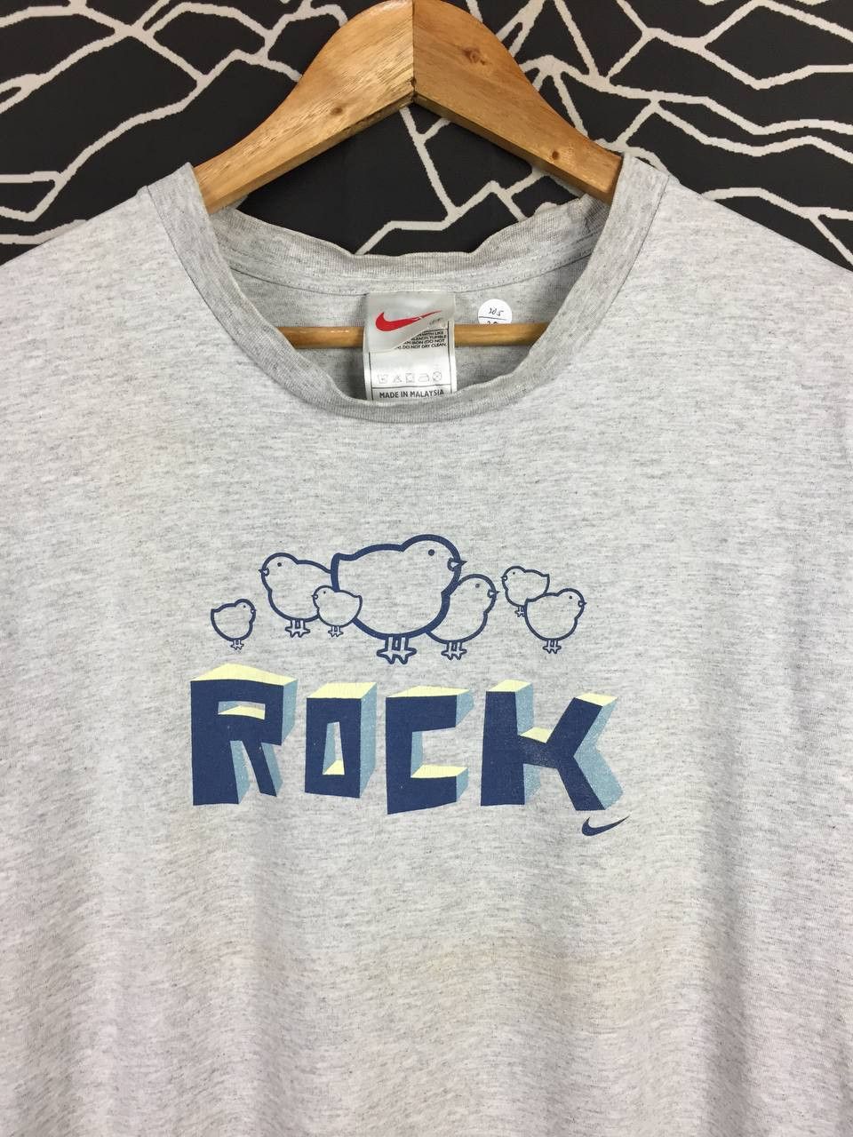 Nike Vtg 90s Distressed Nike "ROCK" Chicks Logo Spell Out Tee Size US M / EU 48-50 / 2 - 3 Thumbnail