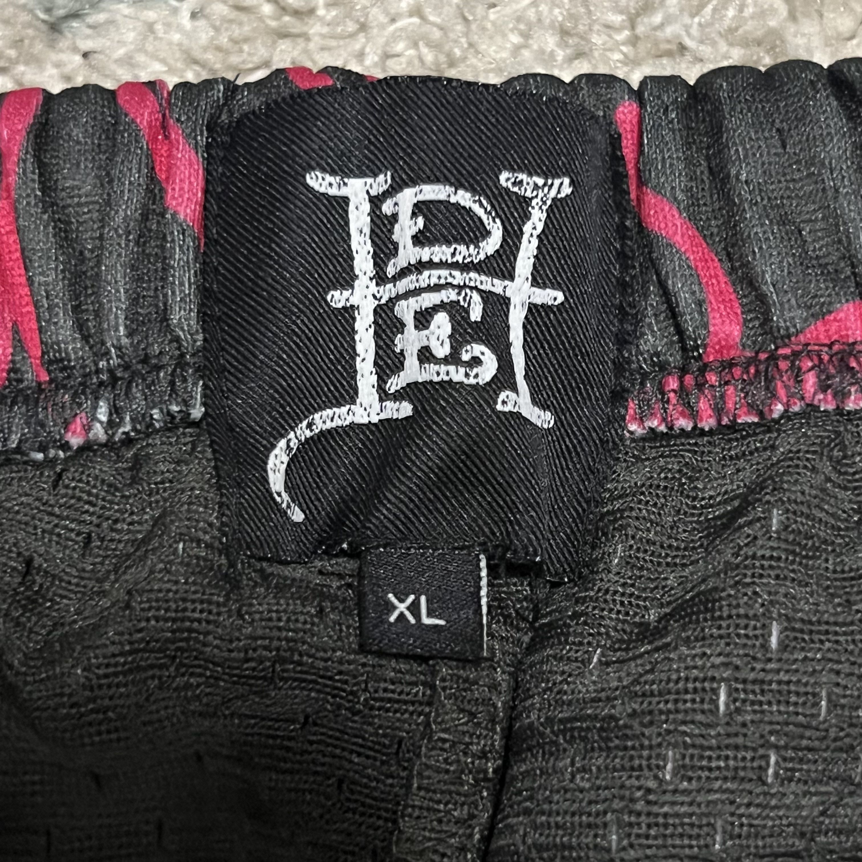 Ed Hardy NWT Don Ed Hardy Pink Skull Athletic Shorts Size L Y2K Size US 34 / EU 50 - 5 Thumbnail