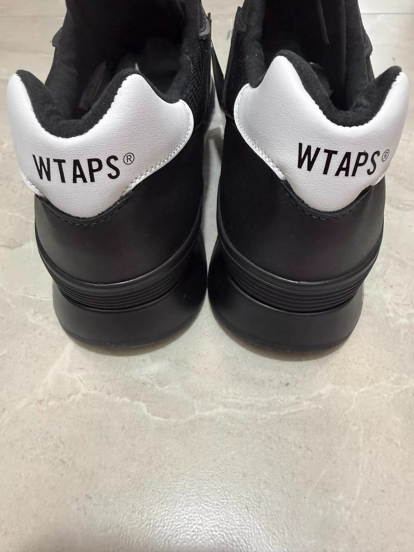 New Balance New Balance × WTAPS 1300 Unisex Running Shoe 42 Black/White Size US 9 / EU 42 - 7 Thumbnail