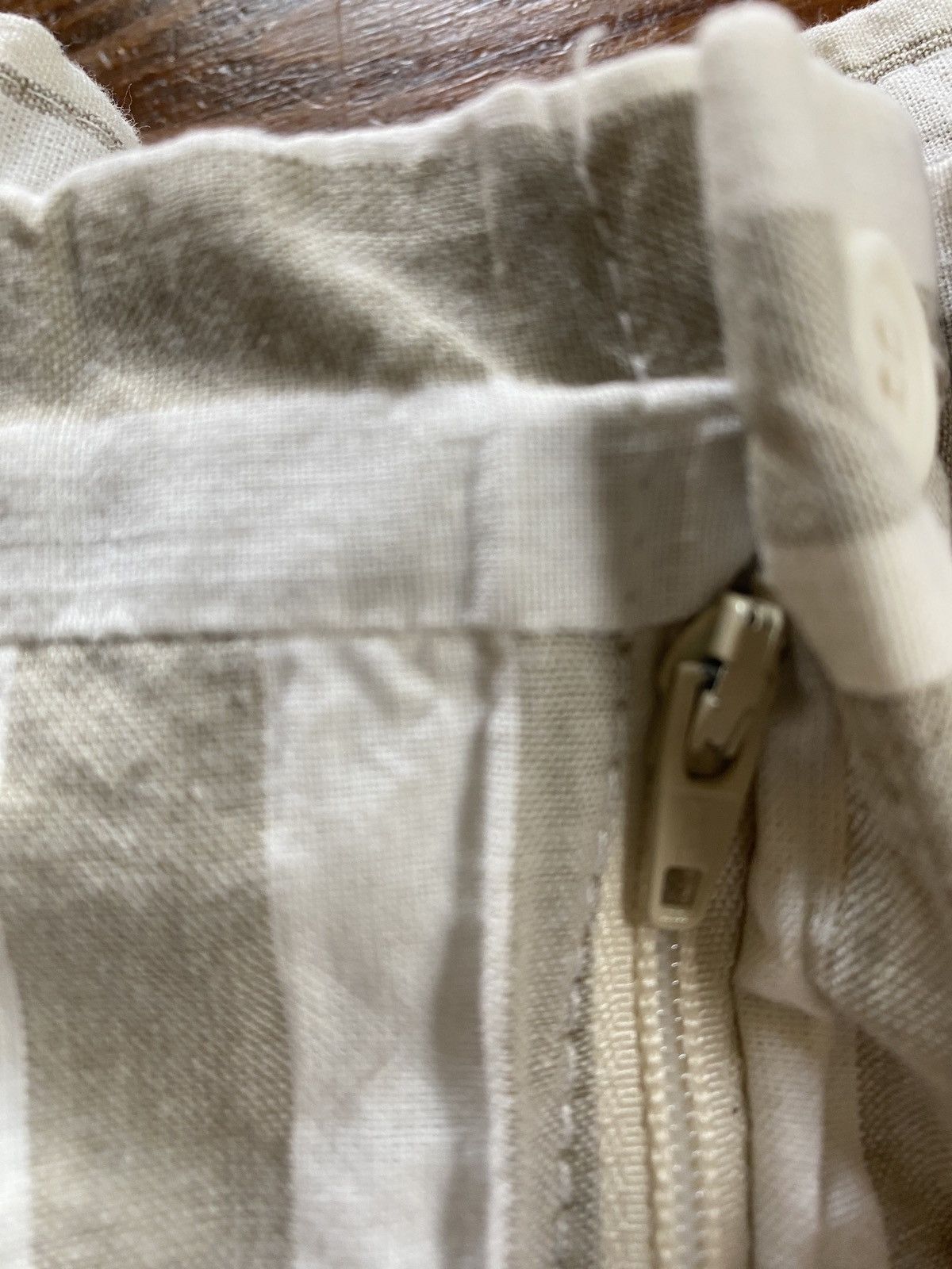 Vintage Vintage 80’s Beige & White Vertical Stripes Pleated Shorts Size US 34 / EU 50 - 7 Thumbnail