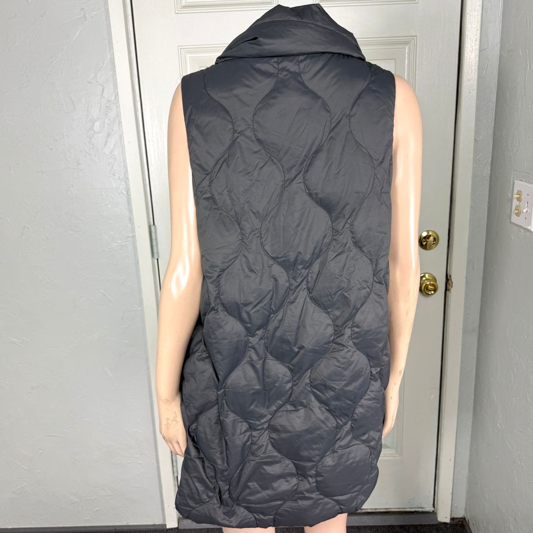 Lululemon Final Output: Lululemon Down Quilted Womens Jacket Vest Large Puffer Coat Full zip Gray Vv21 Size L / US 10 / IT 46 - 5 Thumbnail