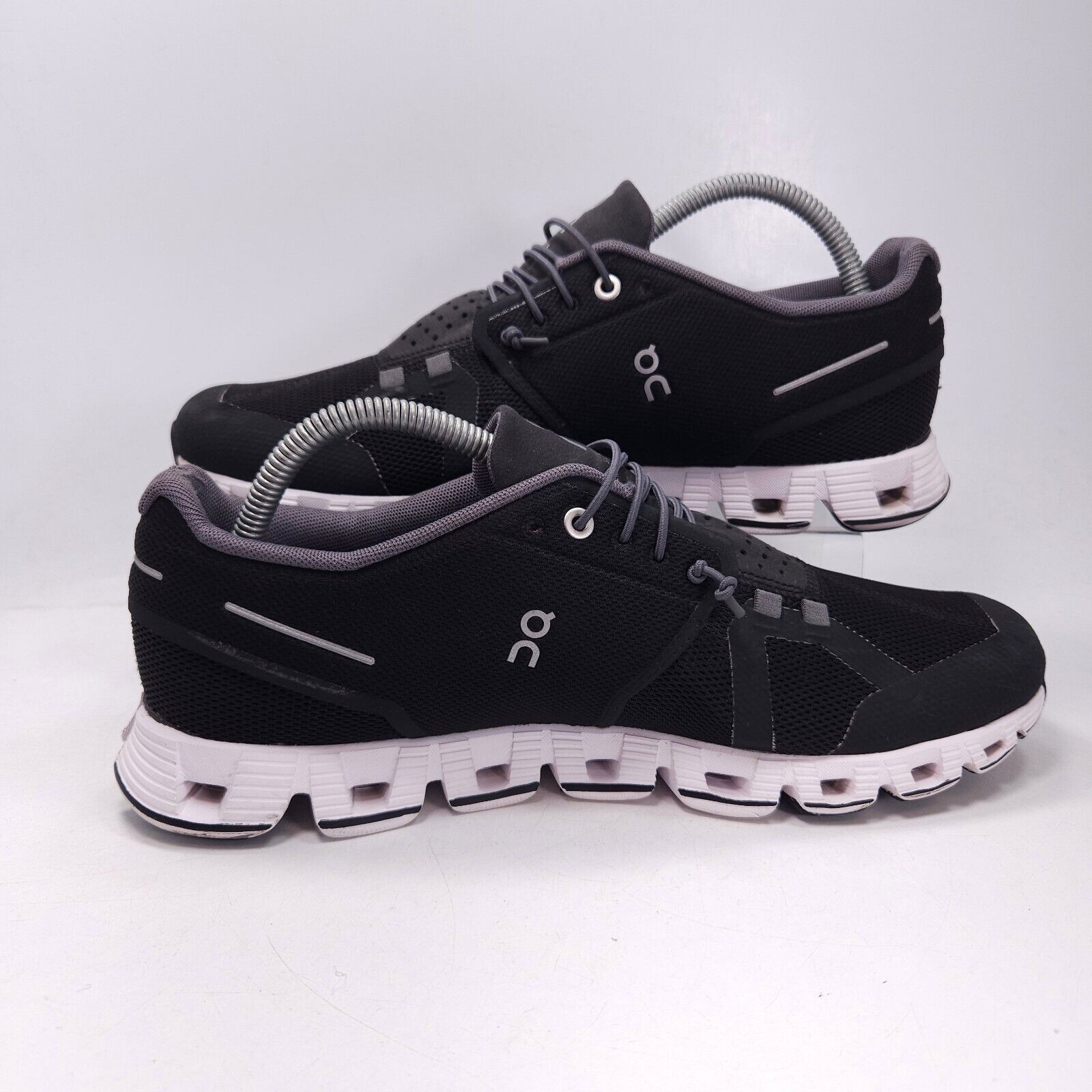On On Cloud 5 Swiss Engineering Shoe Womens Size 10 Black White Size US 10 / IT 40 - 5 Thumbnail