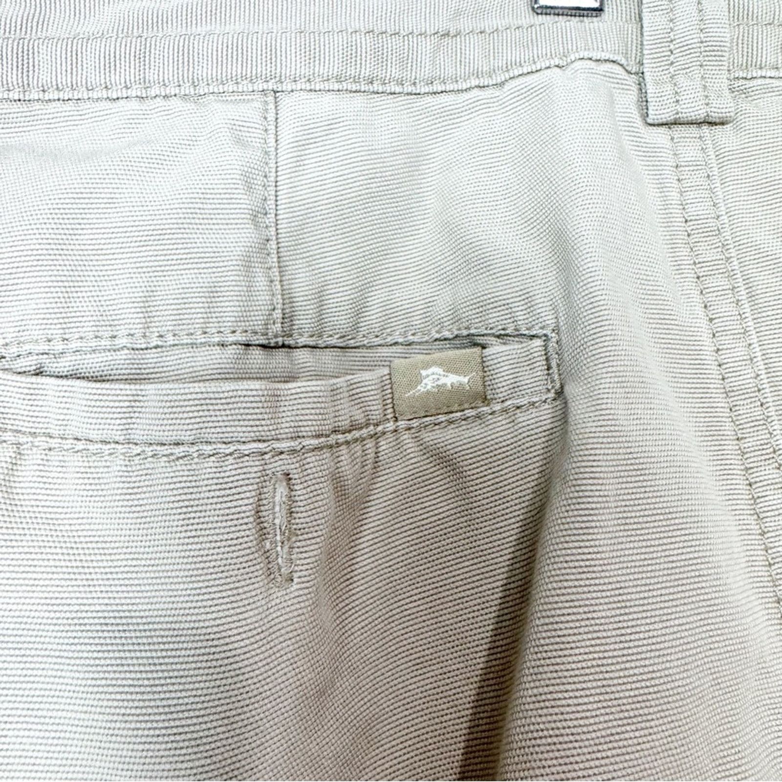 Tommy Bahama Tommy Bahama 9” Tan Flatfront Cargo Shorts Men’s Size 40 Size US 40 / EU 56 - 5 Thumbnail