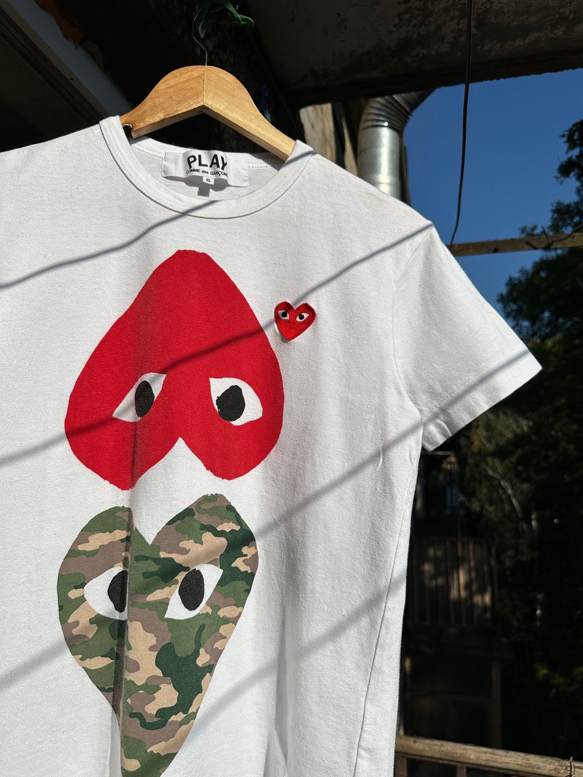 Comme des Garcons Women’s Comme des Garçons Play Double Heart White T-Shirt Size S / US 4 / IT 40 - 3 Thumbnail