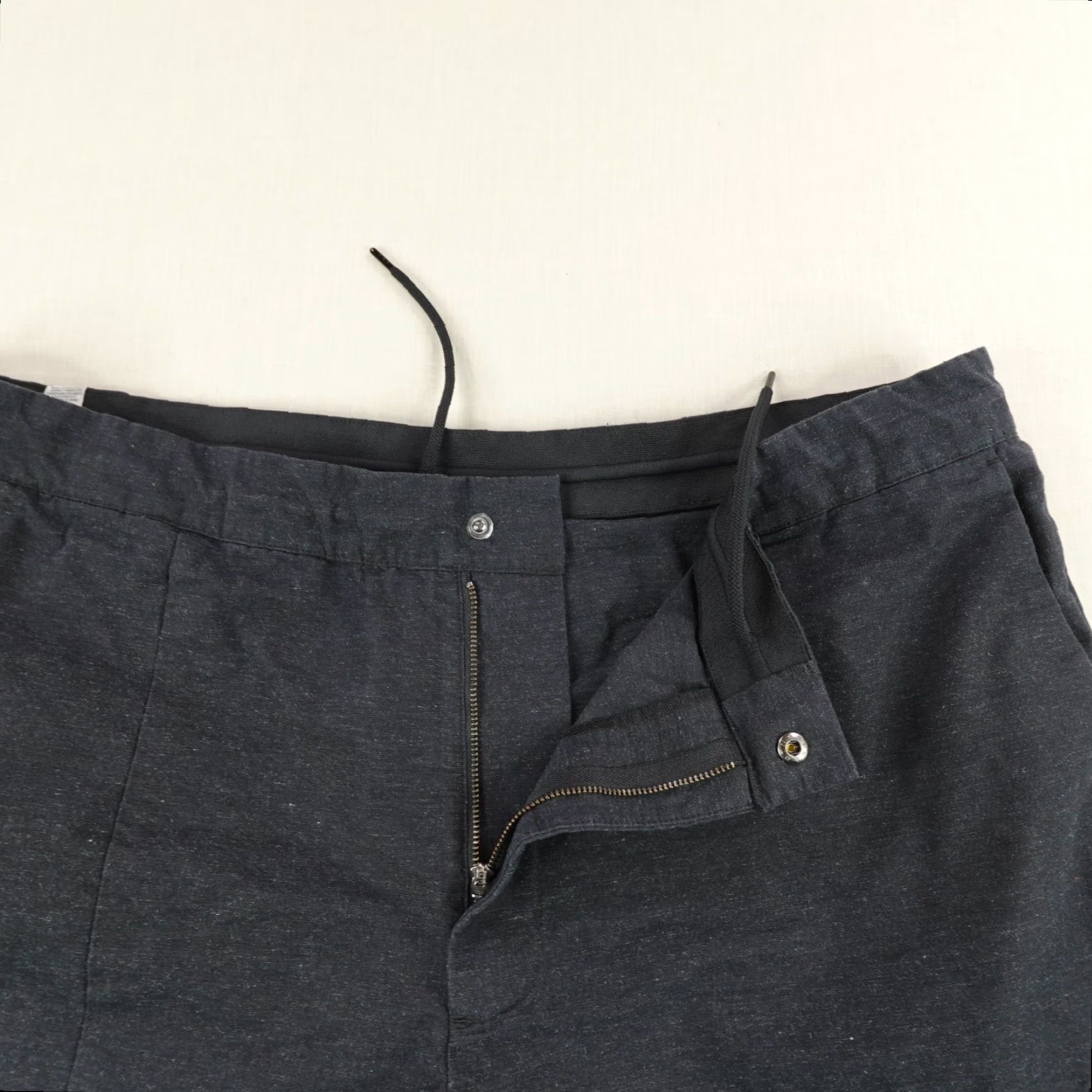 Nike Nike Pants Mens 42 Black Chino Straight Leg Trousers Flat Front Drawstring Zip Nike Logo Casual Workwear 90s (if applicable) Mens Size US 42 / EU 58 - 5 Thumbnail