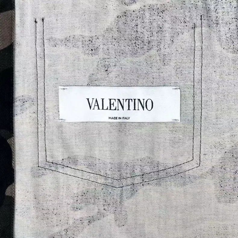 Valentino Valentino Camouflage five-star patch pocket heavy work emb Size US S / EU 44-46 / 1 - 4 Thumbnail