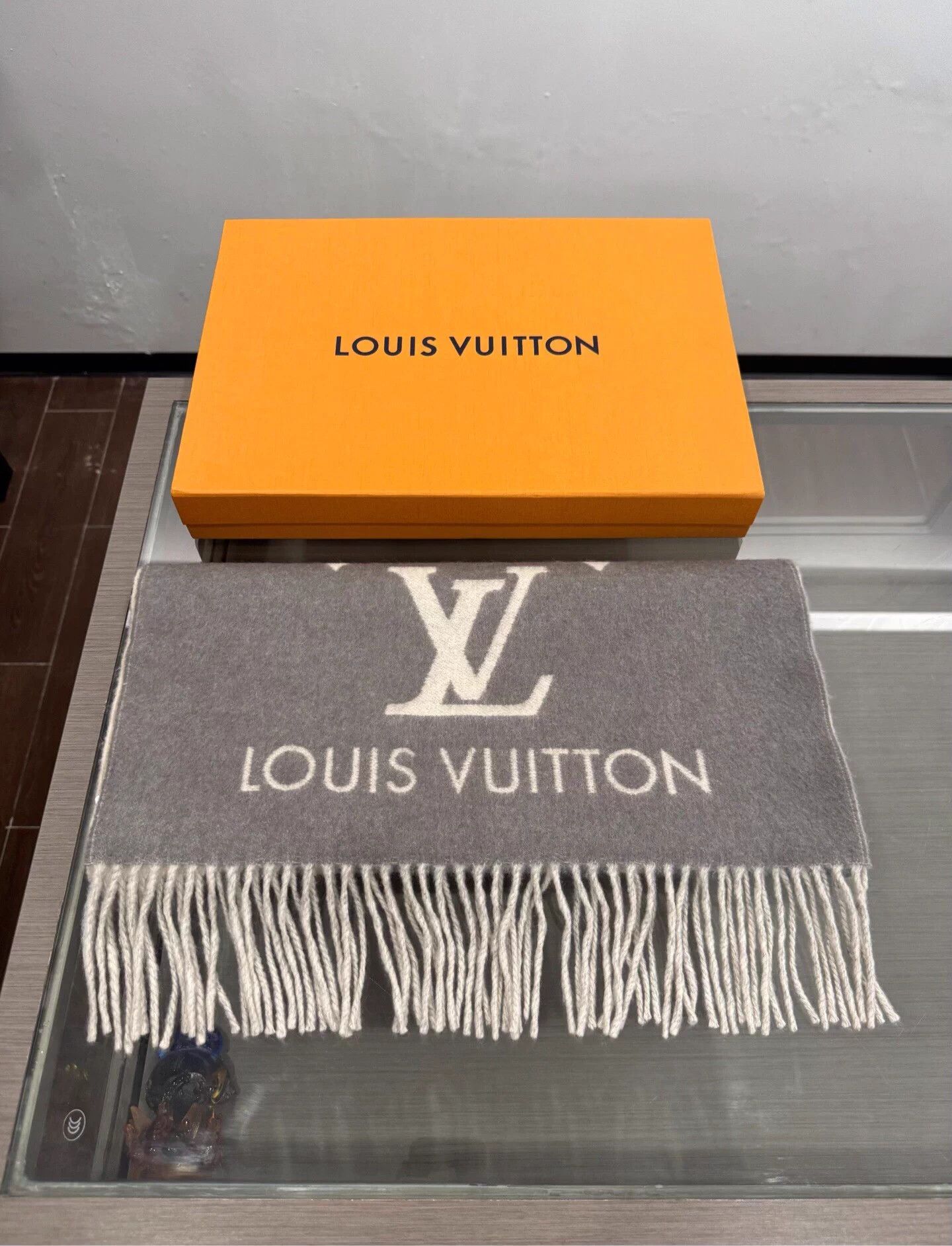 Louis Vuitton LV Reykjavik Gradient Monogram Cashmere Scarf Size ONE SIZE - 3 Thumbnail