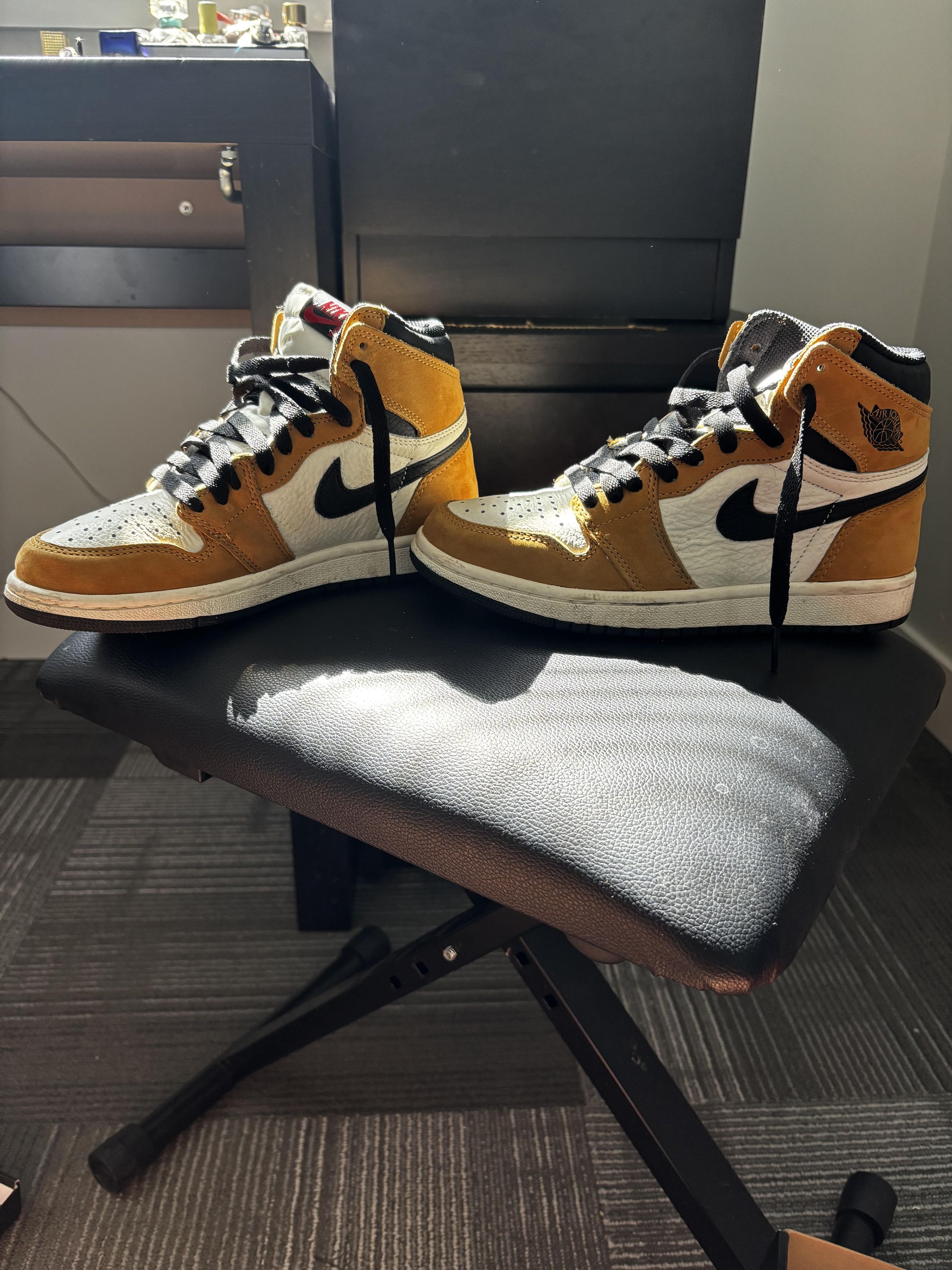 Nike Air Jordan 1 Retro High Rookie Of The Year Size US 5 / EU 37 - 4 Thumbnail
