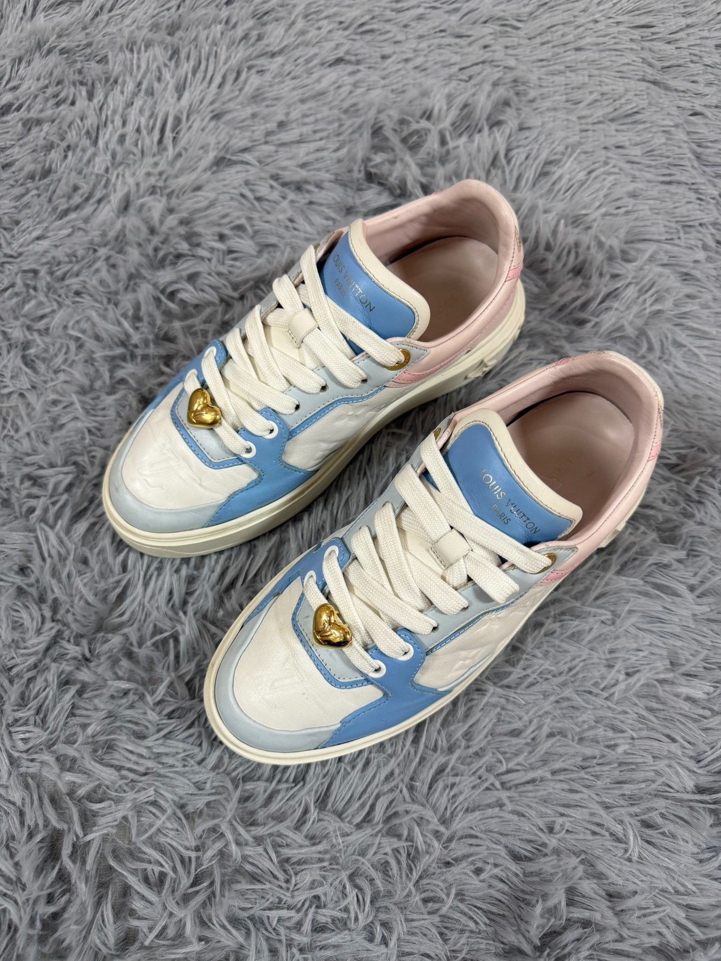 Louis Vuitton Louis Vuitton White Lowtop Sneakers us_7 Women Size US 7 / IT 37 - 1 Thumbnail