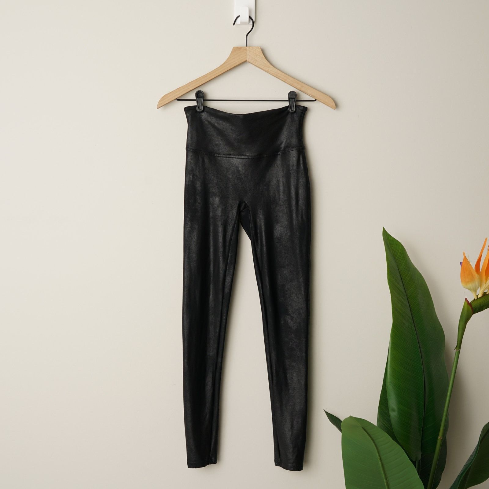 Spanx Spanx High Rise Faux Leather Athletic Leggings Stretch EUC M Size 28" / US 6 / IT 42 - 3 Thumbnail