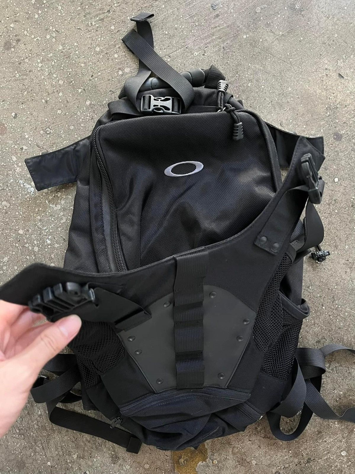 Oakley × Vintage Vintage Oakley Icon Backpack tactical layer Palace rare y2k Size ONE SIZE - 2 Thumbnail