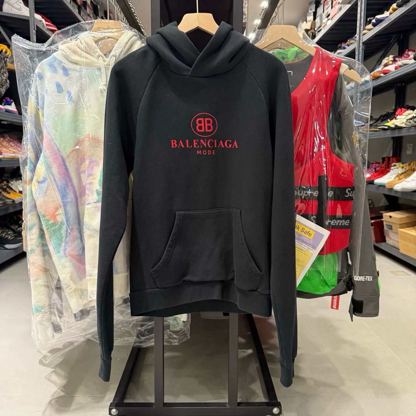Balenciaga balenciaga red logo hoodie for men Size US M / EU 48-50 / 2 - 1 Thumbnail