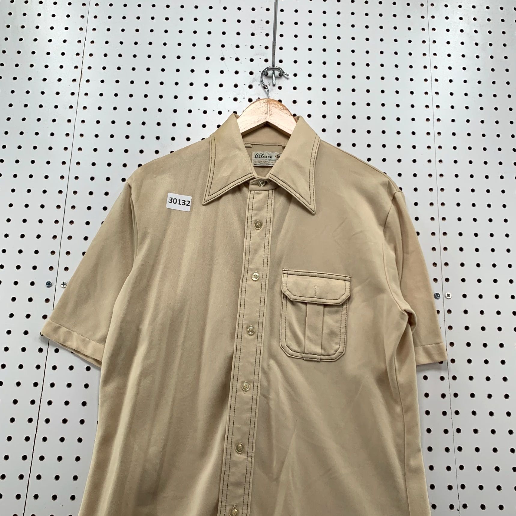 Vintage VINTAGE Alleson Of Rochester Button-Up Shirt Beige Mens Large Short Sleeve Long Pocket 70s 80s Size US L / EU 52-54 / 3 - 2 Thumbnail