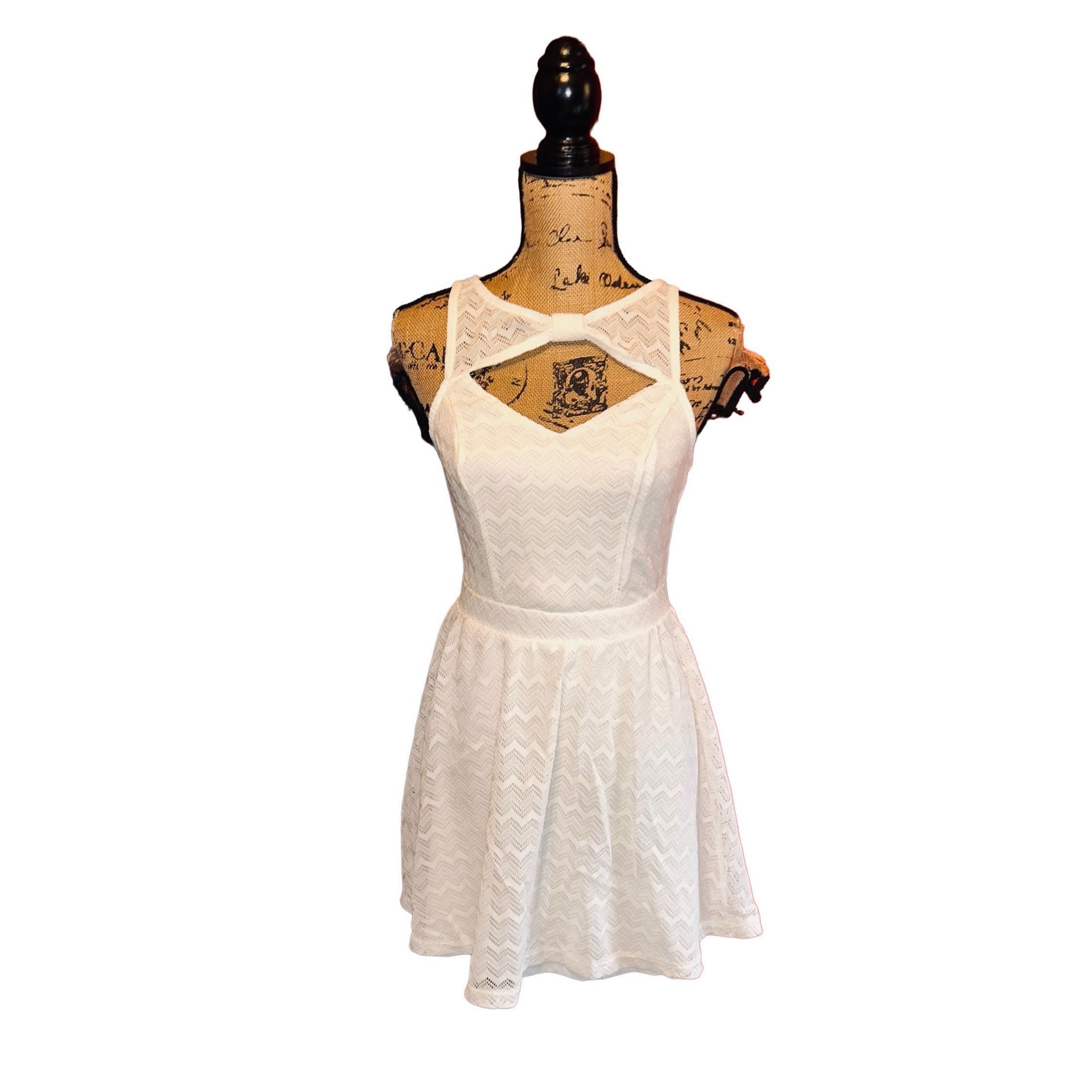 Other Material Girl Ivory Lace Overlay Dress Size M Size M / US 6-8 / IT 42-44 - 1 Thumbnail