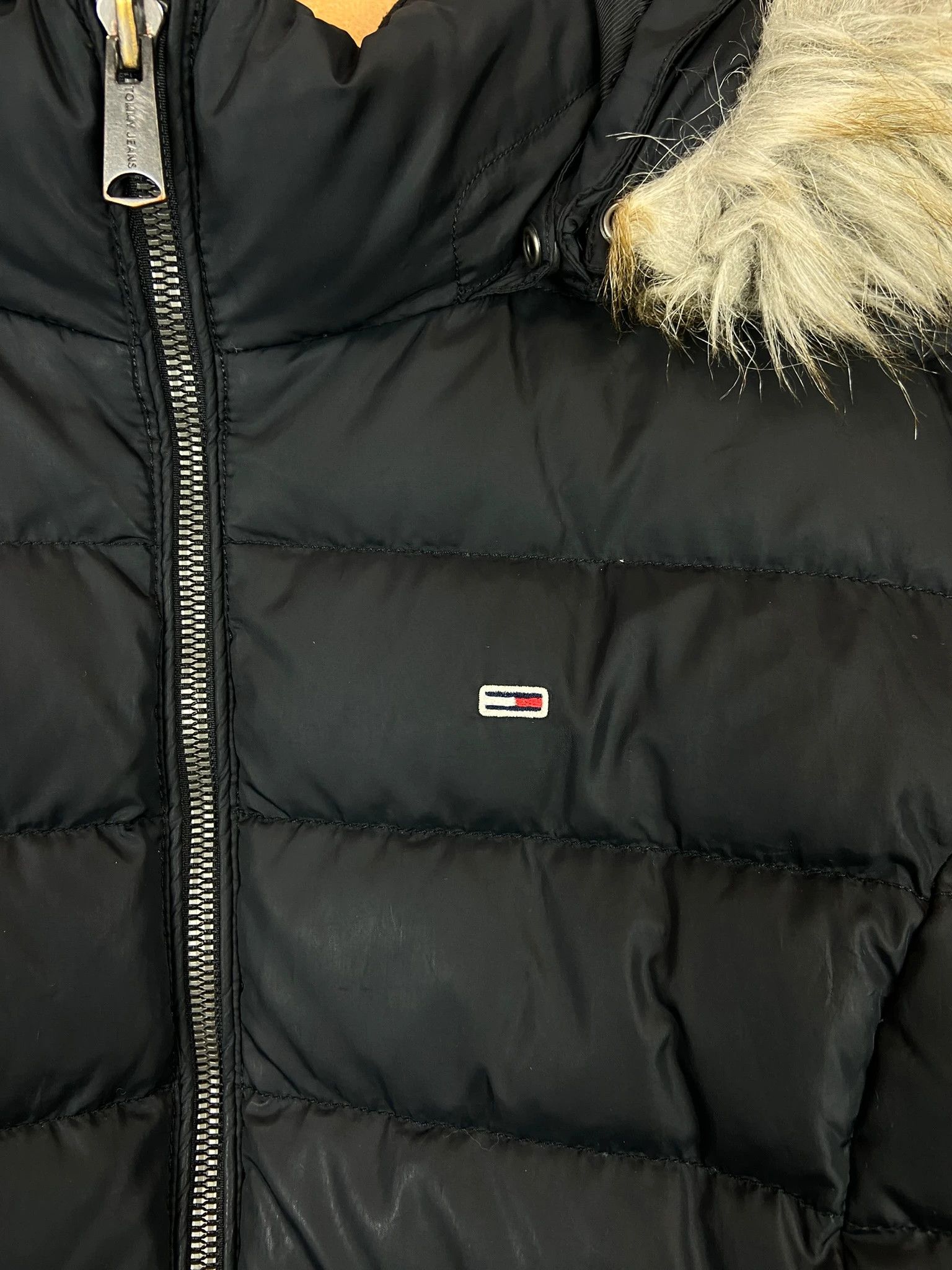 Tommy Hilfiger Tommy Hilfiger Black Puffer Jacket with Faux Fur Hood t M Size US M / EU 48-50 / 2 - 2 Thumbnail