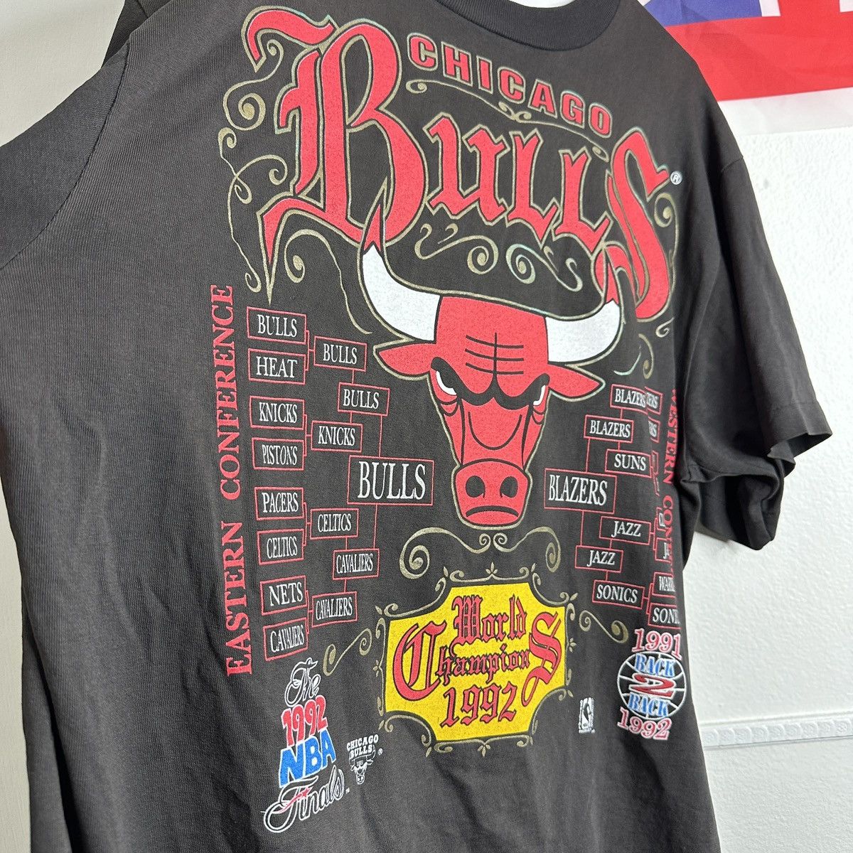 NBA × Vintage Vintage VTG 1992 Chicago Bulls Champions Tee Single Stitch Size US XL / EU 56 / 4 - 3 Thumbnail
