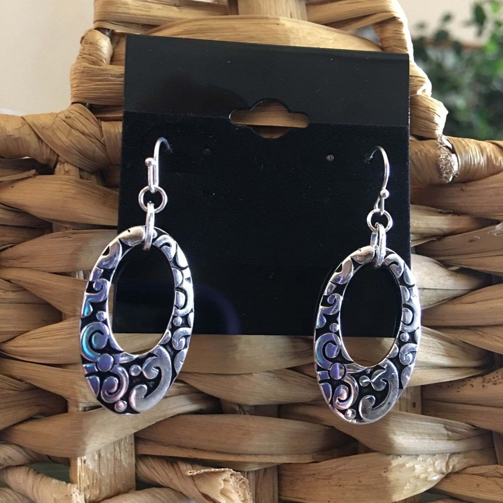 Jewelry Silver and black filigree design disc earrings Size ONE SIZE - 1 Thumbnail