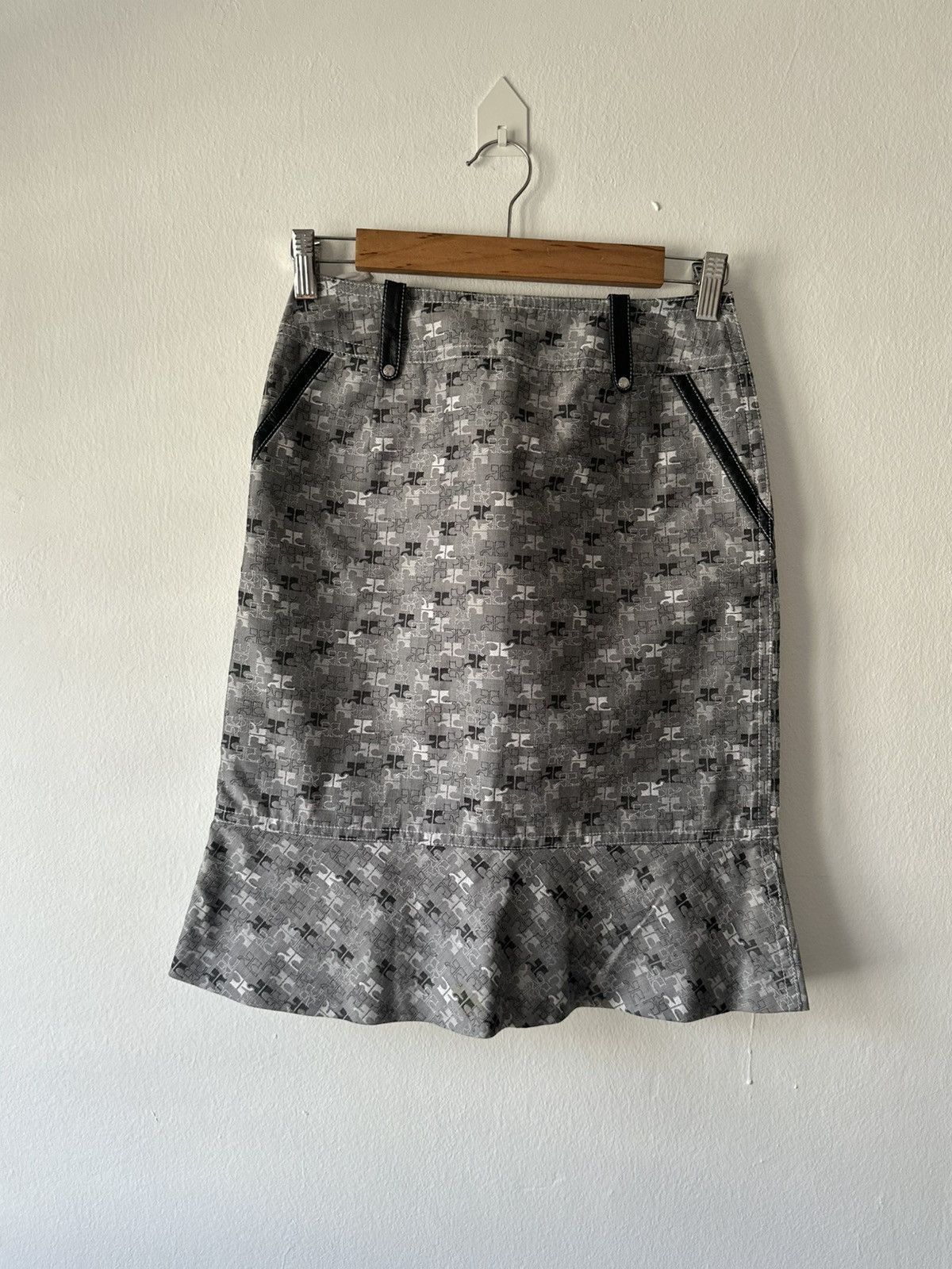 Courreges Courreges Monogram Skirt Size 28" / US 6 / IT 42 - 2 Thumbnail