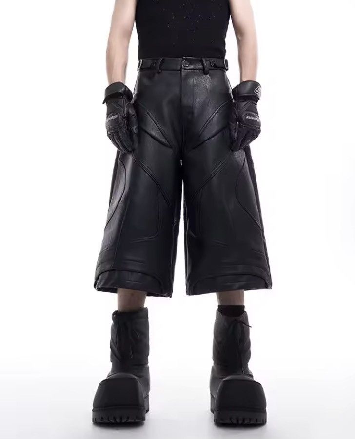 Japanese Brand ⚔️ Avant-Garde Style PU Leather Padded Moto Shorts Size US 34 / EU 50 - 2 Thumbnail