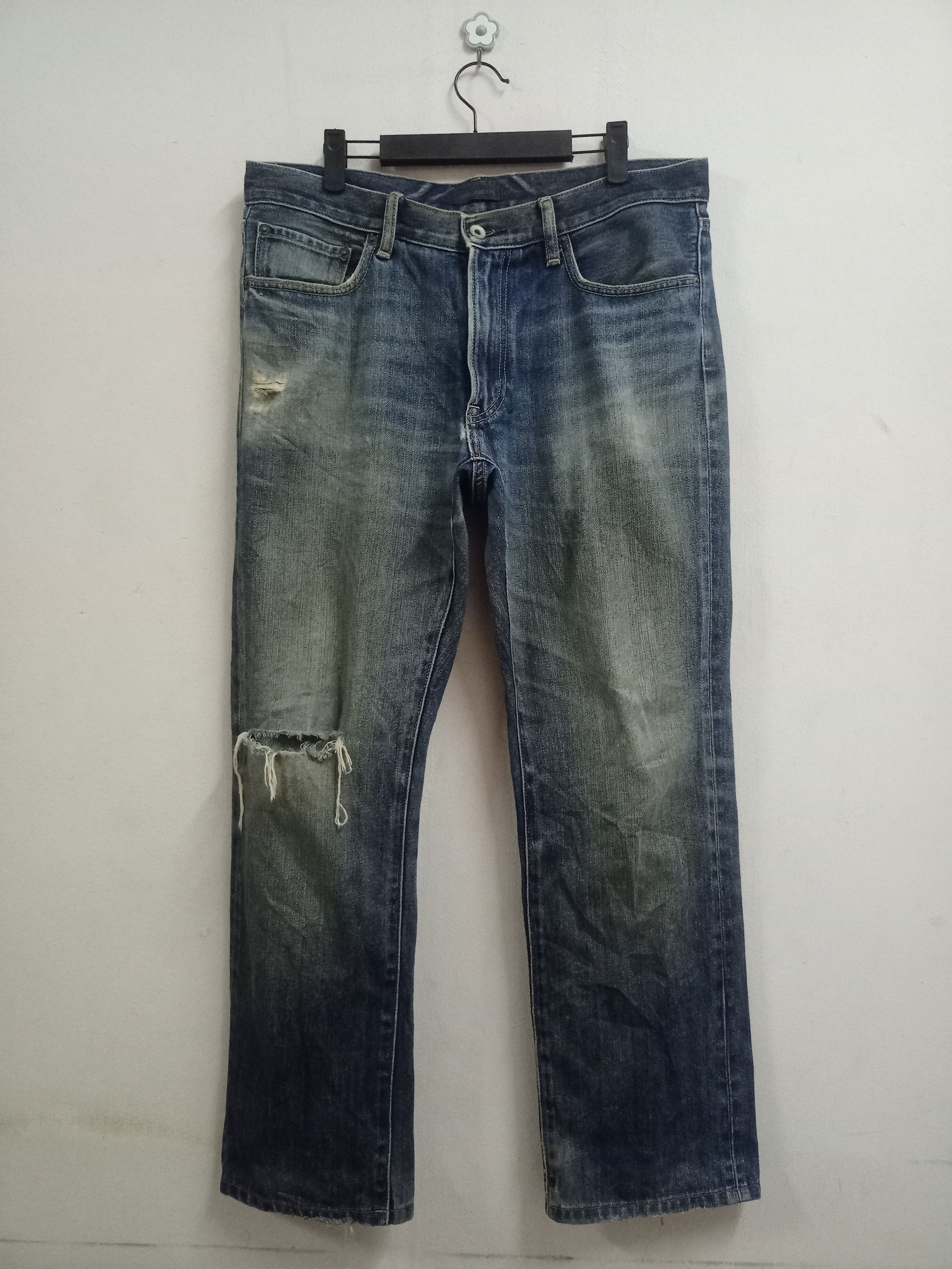Japanese Brand × Uniqlo Vintage Japanese Uniqlo Baggy Style Faded Jeans 35x29 Size US 35 - 1 Thumbnail