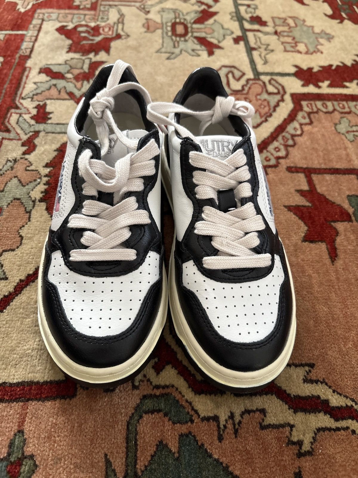 AUTRY Autry Medalist Low – Women’s – Black/White – New Size US 5 / IT 35 - 2 Thumbnail