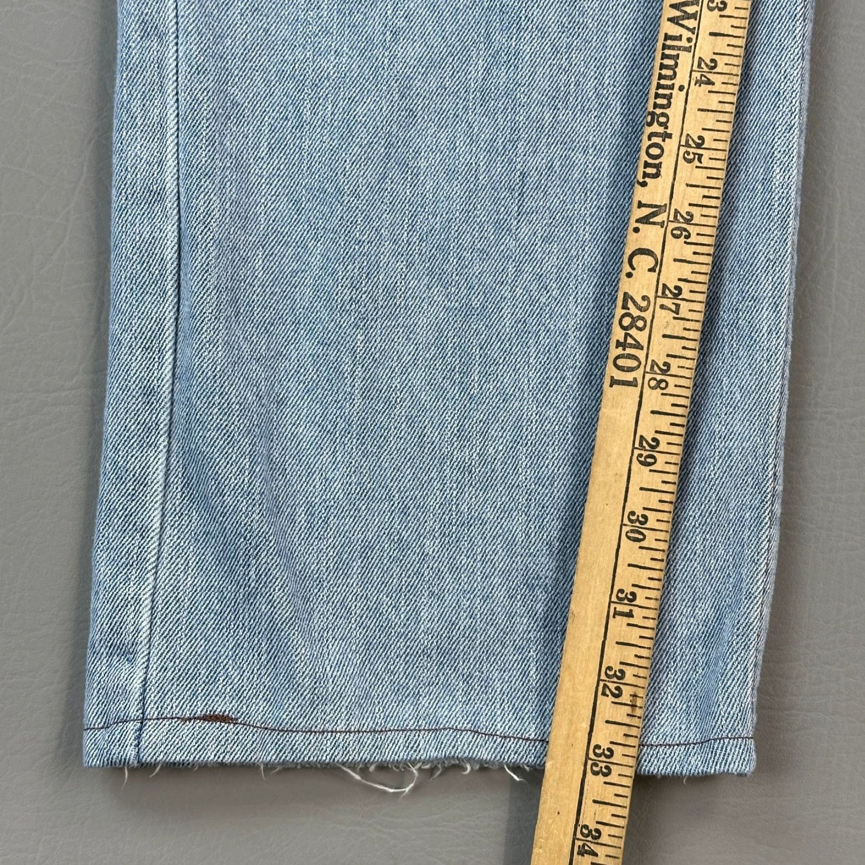 Levi's VINTAGE Levi's 505 Jeans Mens 36x36 36x33 Light Wash Regular Straight Fit Y2K Jeans Mens Size US 36 / EU 52 - 3 Thumbnail