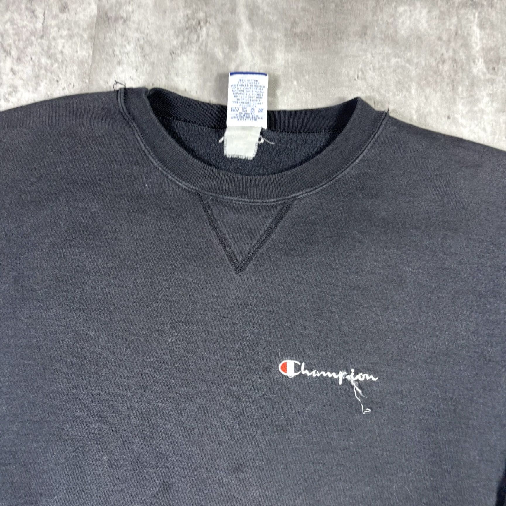 Champion VINTAGE Champion Sweatshirt Black Heavyweight 90s Distressed XL Mens Pullover Cotton Fleece Logo Embroidered USA 80s 90s Size US XL / EU 56 / 4 - 3 Thumbnail