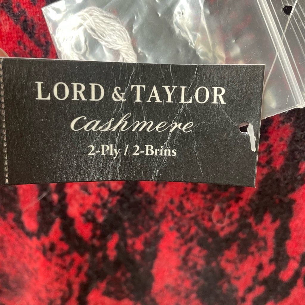 Lord & Taylor NWT Lord & Taylor 100% 2-Ply Cashmere Red Black Snakeskin Cr Size M / US 6-8 / IT 42-44 - 7 Thumbnail