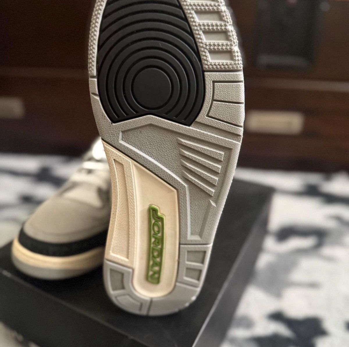 Jordan Brand Air Jordan 3s chlorophyll Size US 11 / EU 44 - 4 Thumbnail