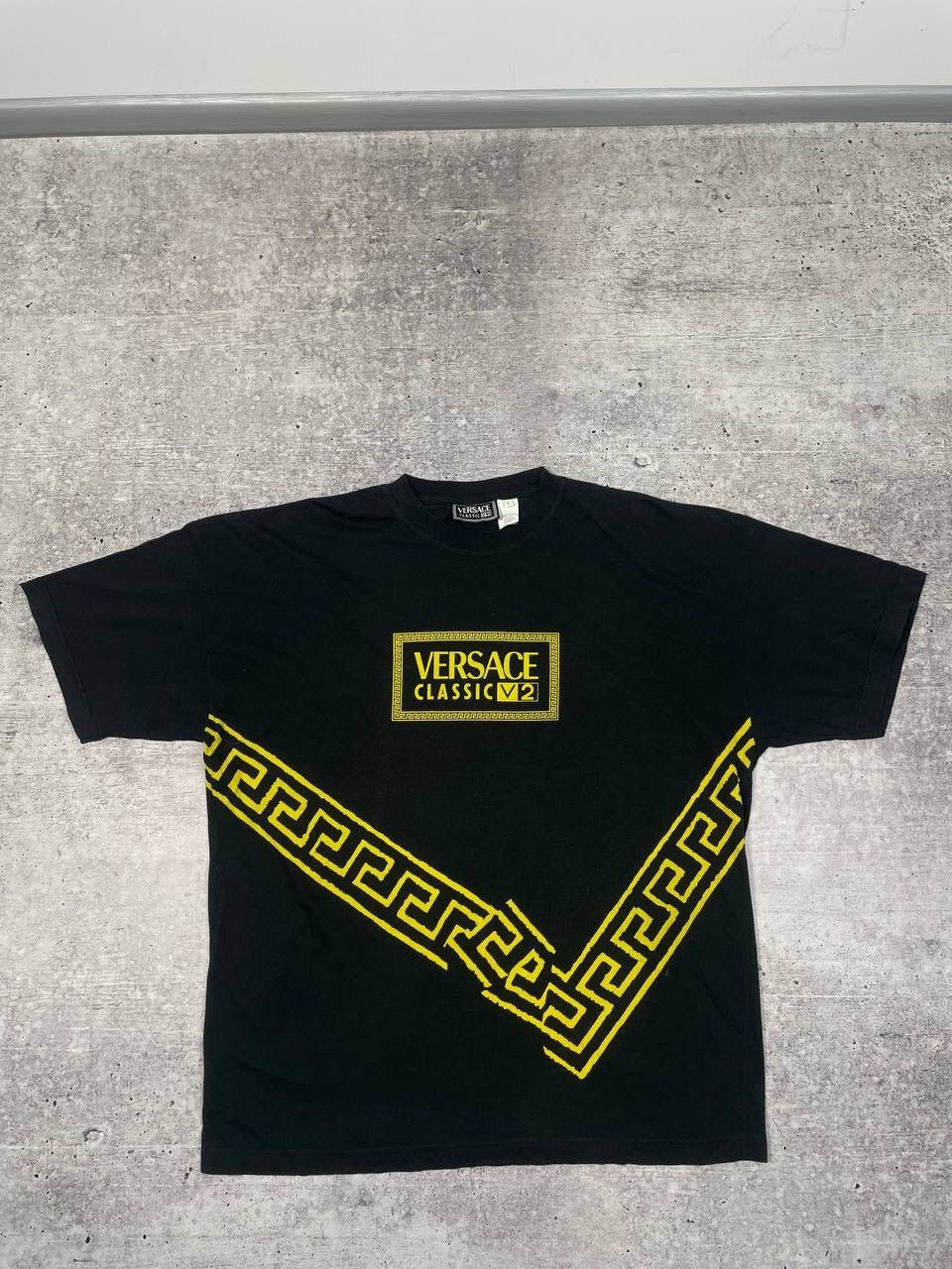 Versace Vintage Versace Classic V2 Logo Tee T-Shirt Y2K Size US L / EU 52-54 / 3 - 1 Thumbnail