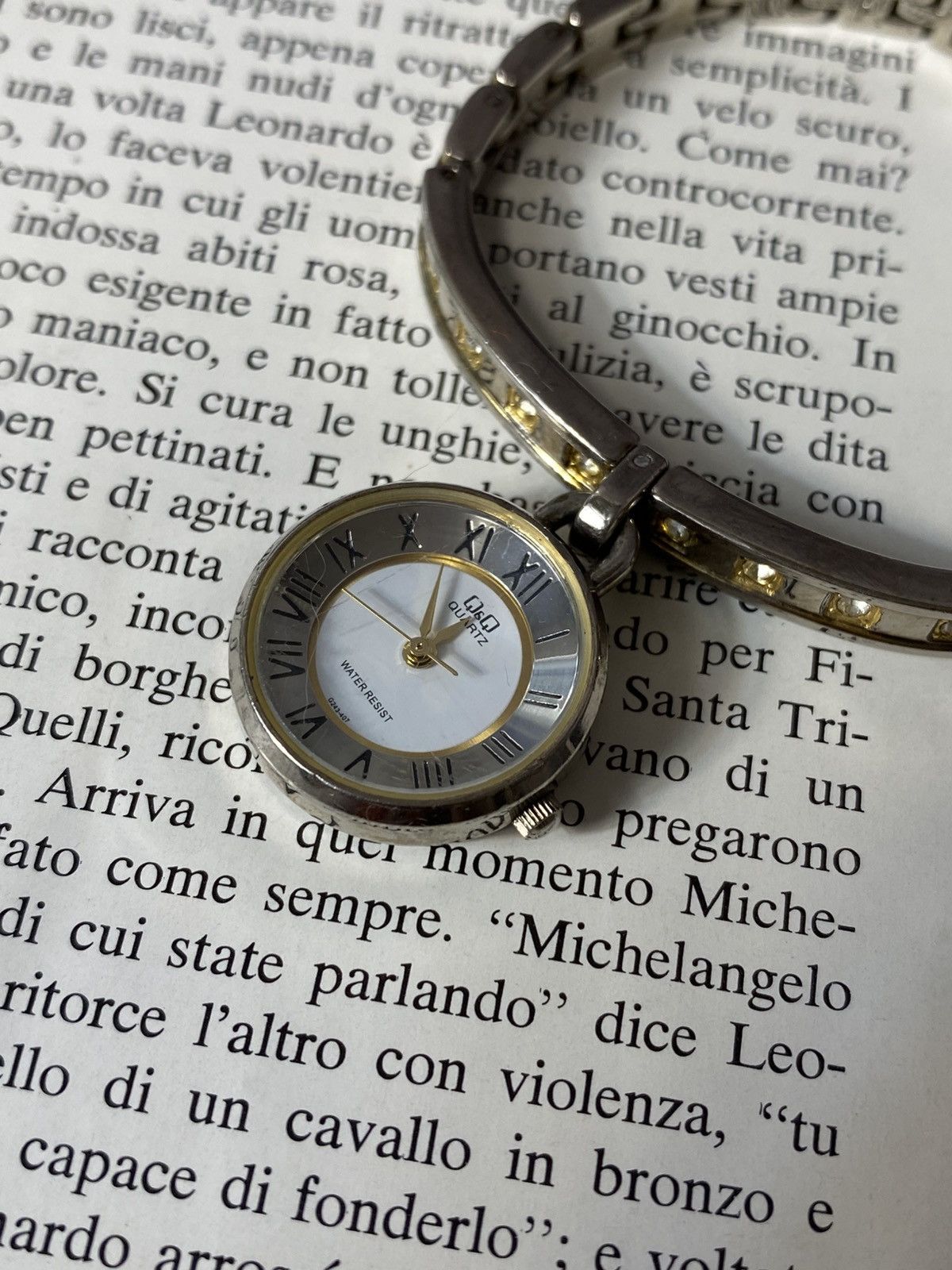 Jewelry Q&Q Watch Quartz, Bangle Bracelet, Roman Numerals, Bi-Color Size ONE SIZE - 2 Thumbnail
