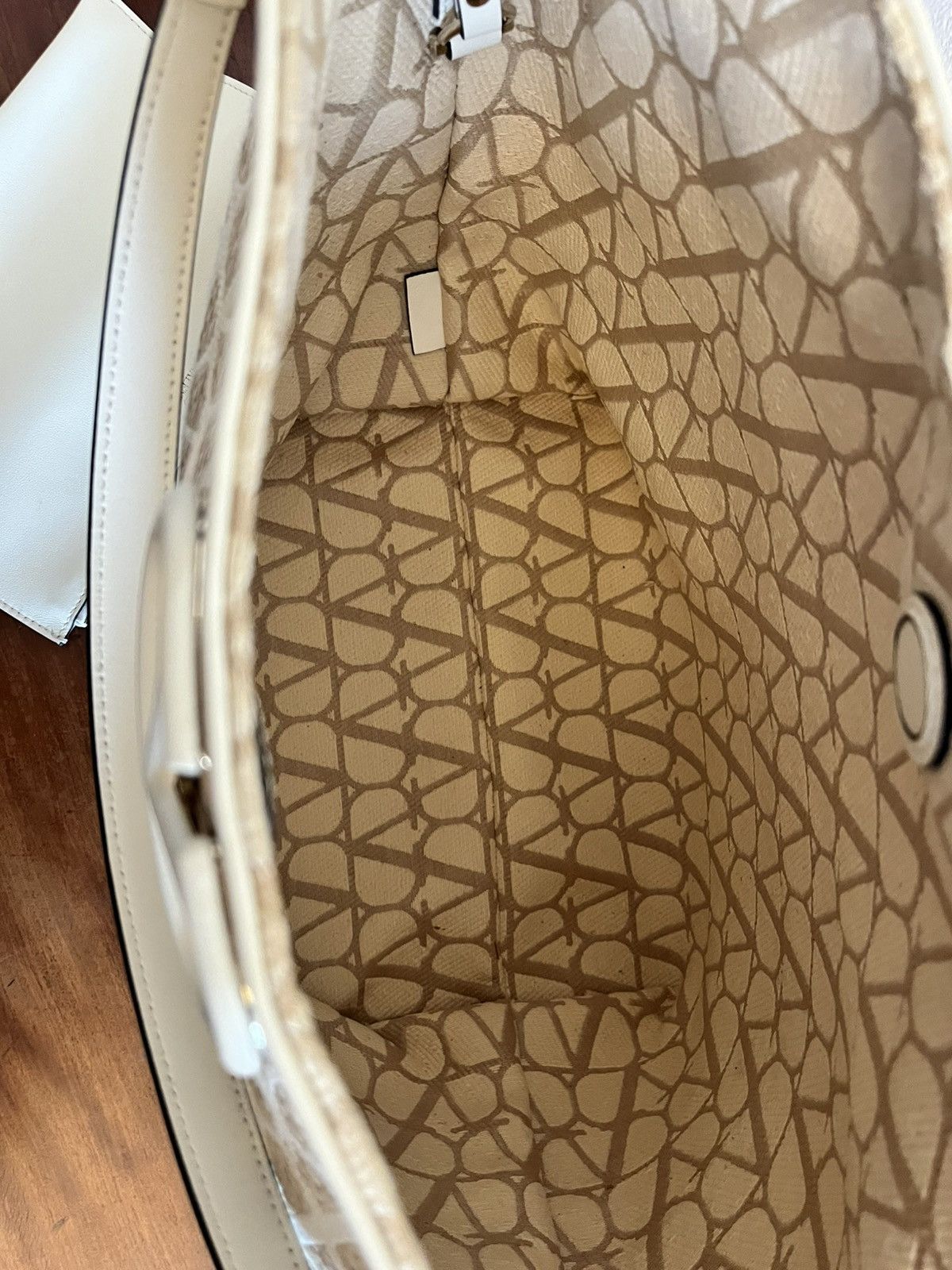 Valentino Valentino Medium Tote Bag Iconographe. Brand new with tags Size ONE SIZE - 4 Thumbnail