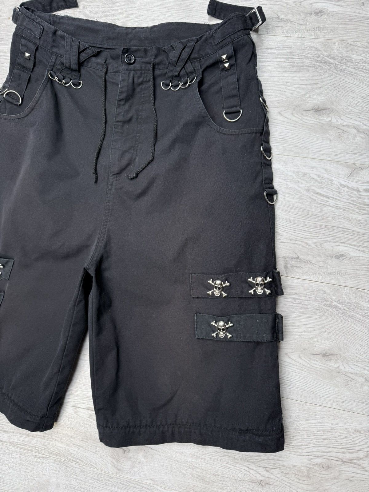 Tripp NYC Zoelibat Gothic Punk Black Shorts D-Ring Skull Buckle Straps Size US 32 / EU 48 - 3 Thumbnail