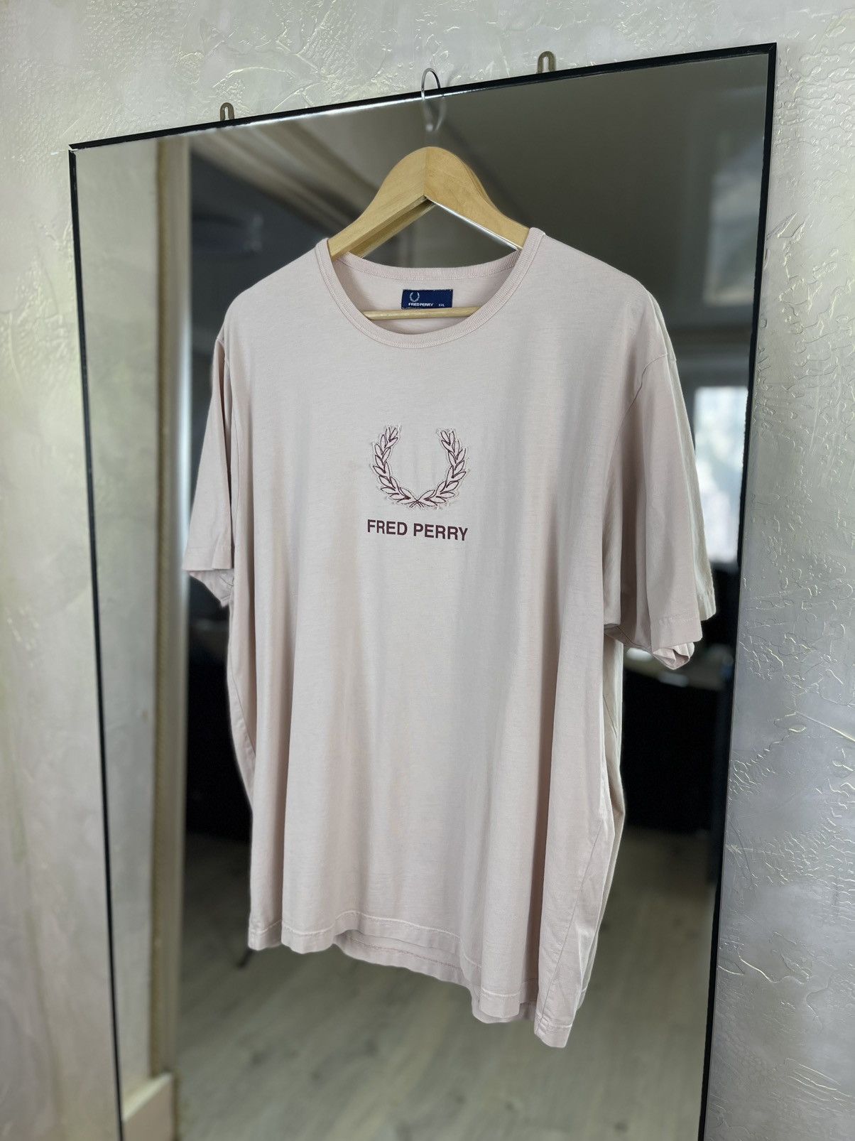 Fred Perry Classic Fred Perry Embroidered Laurel Tee - Soft Pink Size US XXL / EU 58 / 5 - 1 Thumbnail