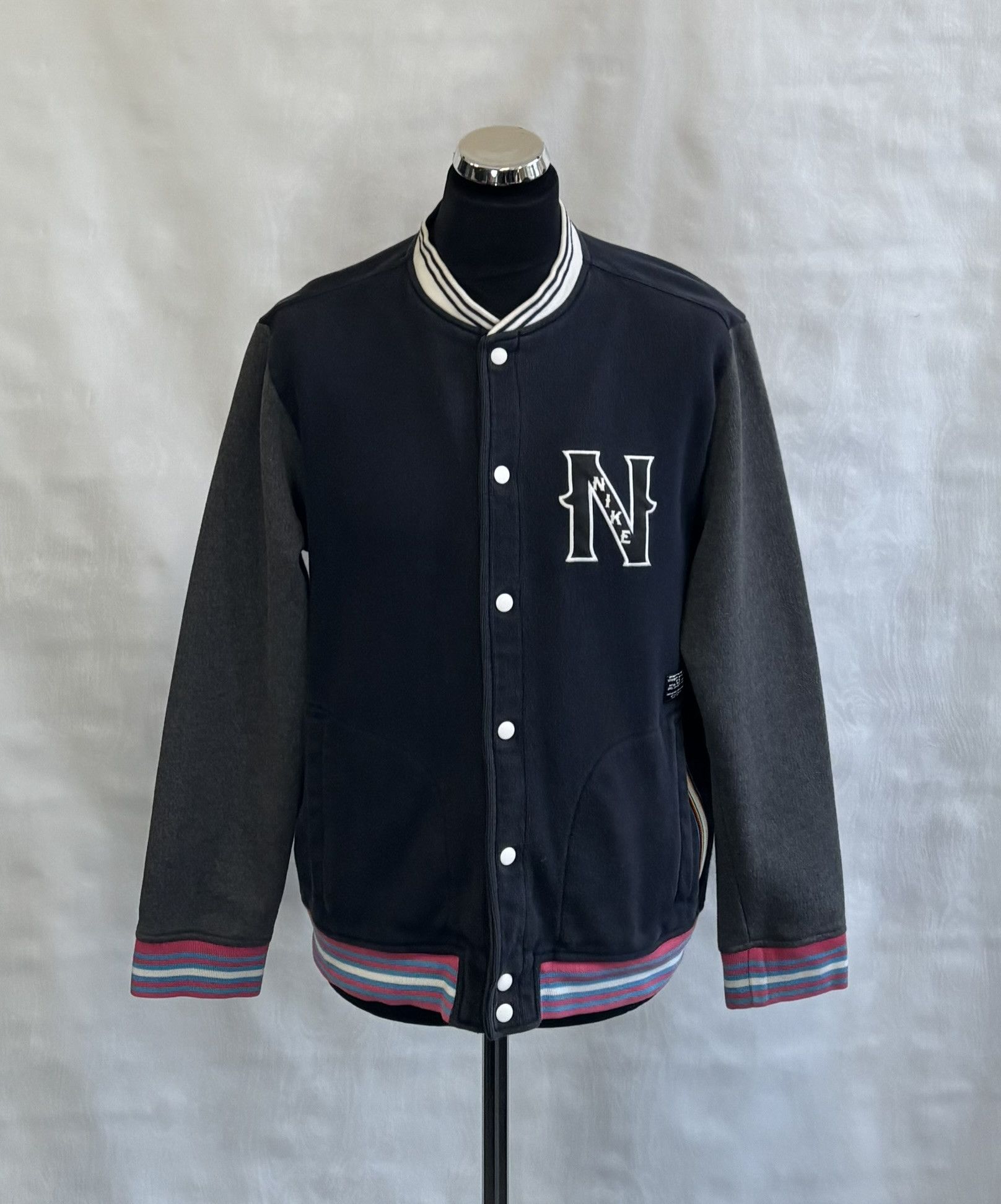 Nike Nike vintage baseball jacket size L Size US L / EU 52-54 / 3 - 1 Thumbnail