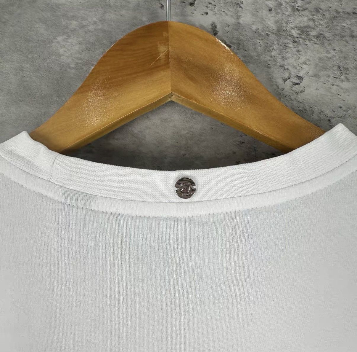 Givenchy Givenchy Beaded Logo Short Sleeve T-shirt J42 Size S / US 4 / IT 40 - 4 Thumbnail