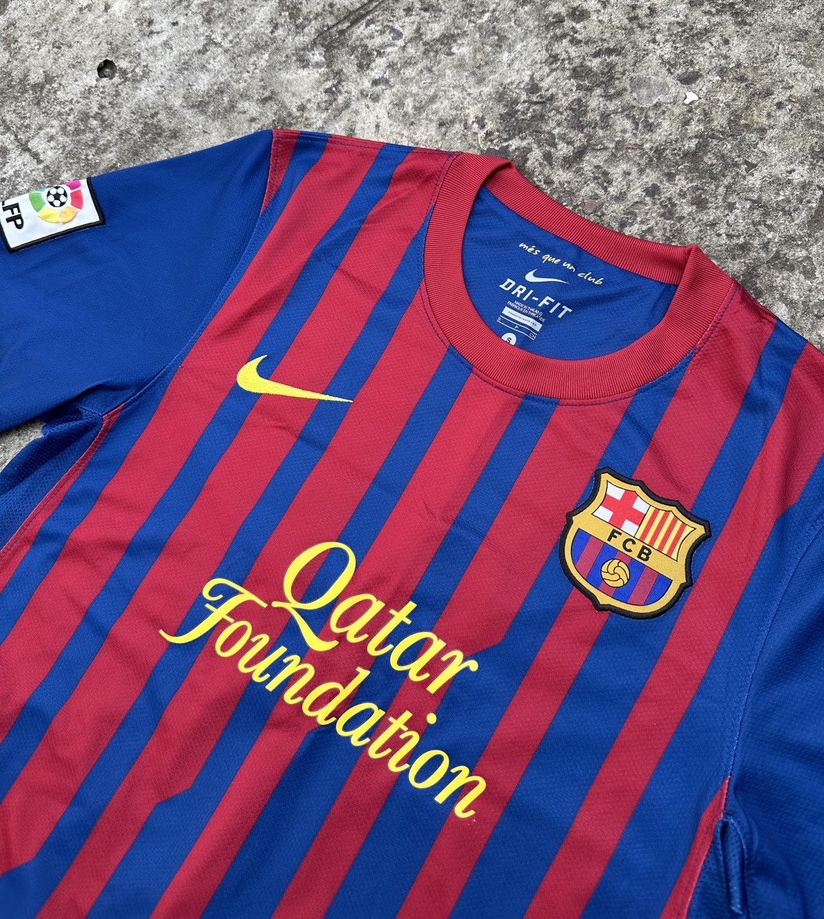 Nike Vintage Nike F.C. Barcelona 7 David Villa Soccer Jersey Rare Size US S / EU 44-46 / 1 - 3 Thumbnail