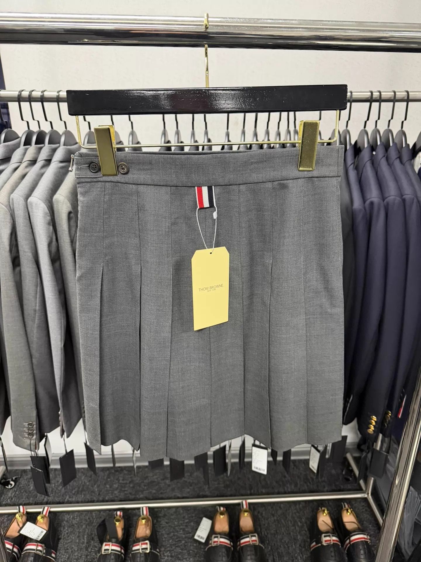 Thom Browne Thom Browne Women's Classic Pleated Skirt Mid Gray 38 Size 26" / US 2 / IT 38 - 2 Thumbnail