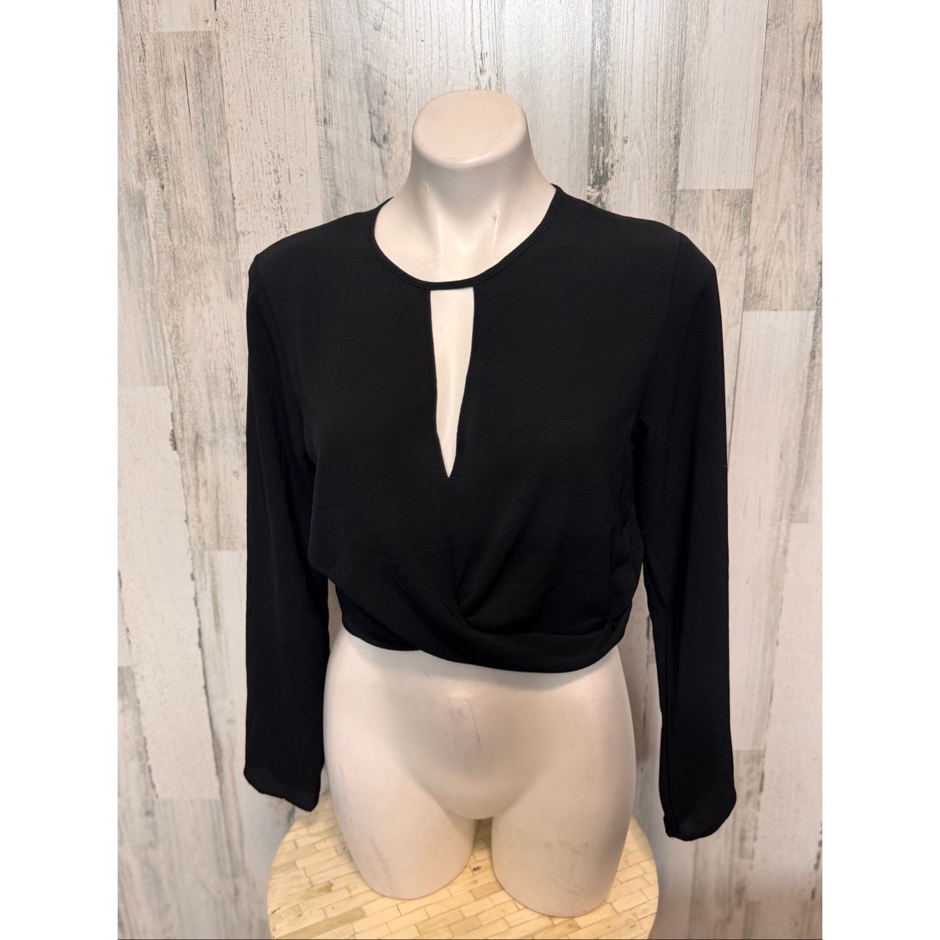 H&M H&M Divided Black Long Sleeve Crop Top Keyhole Twist Front S Size M / US 6-8 / IT 42-44 - 6 Thumbnail