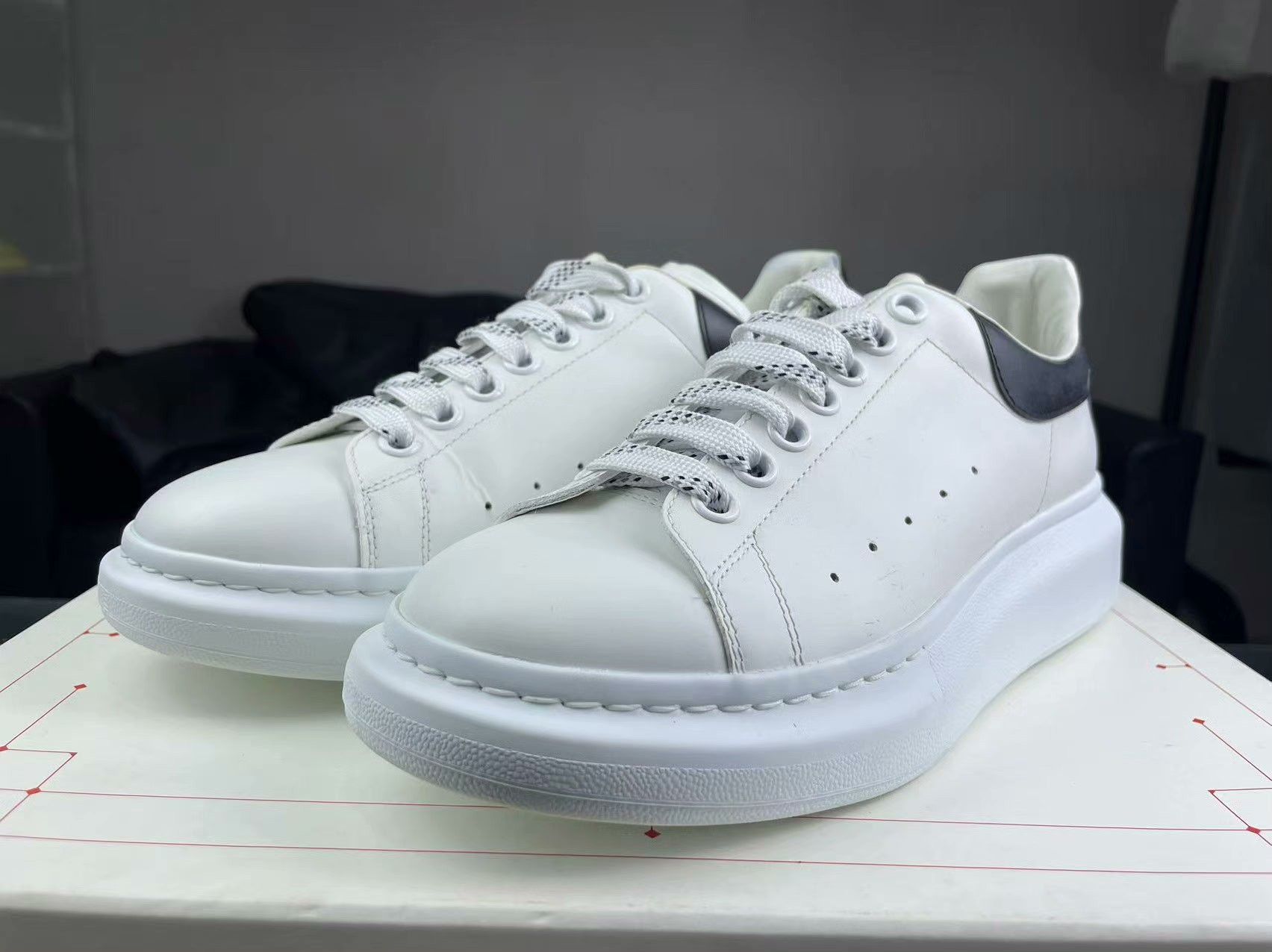 Alexander McQueen Alexander McQueen White Lowtop Sneakers us_8-5 Women Size US 8.5 / IT 38.5 - 1 Thumbnail