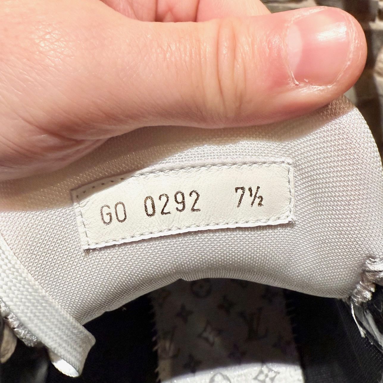 Louis Vuitton Louis Vuitton FW22 White Red Trainer 2 Basketball Sneakers Size US 8.5 / EU 41-42 - 12 Thumbnail