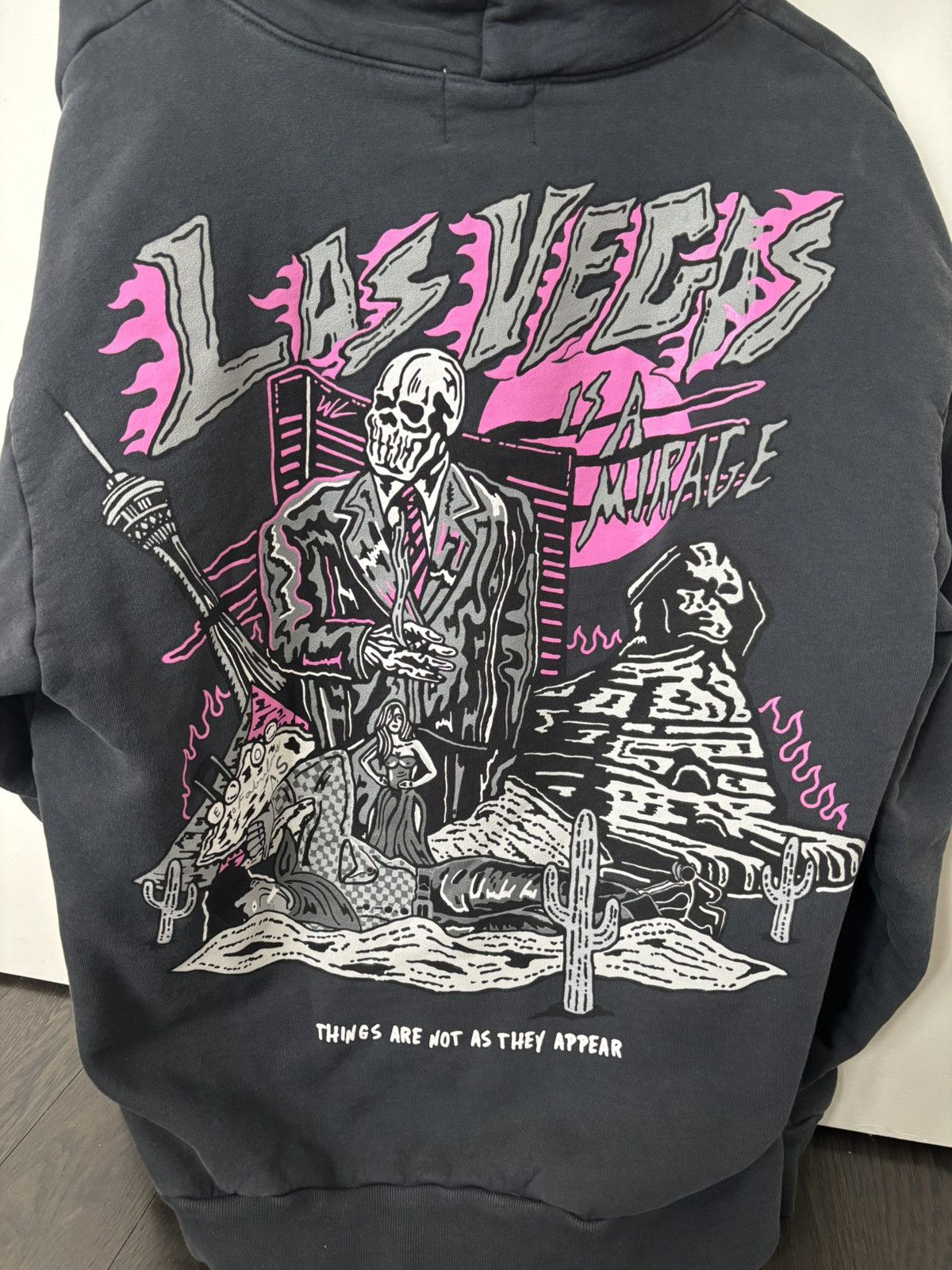 Other "Things are not as they appear" Warren Lotas hoodie large Size US L / EU 52-54 / 3 - 1 Thumbnail