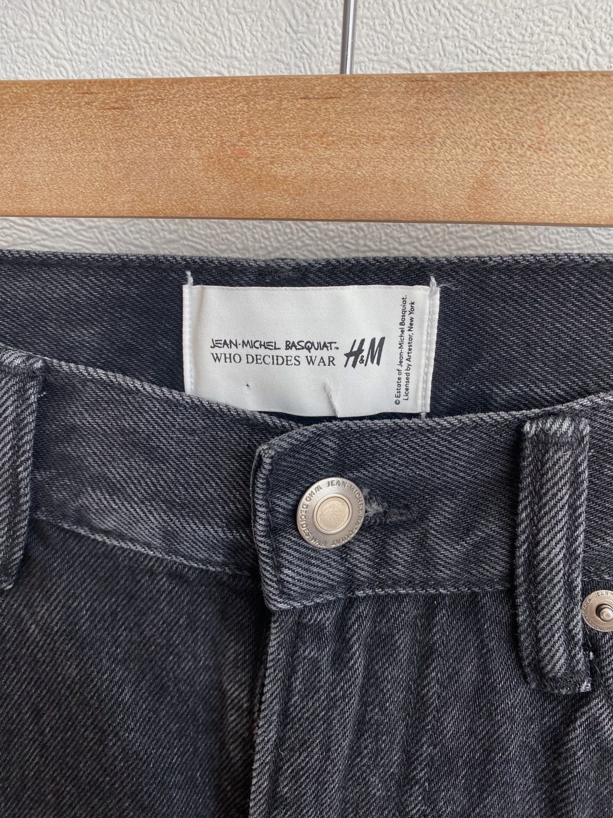 H&M × Jean-Michel Basquiat × Who Decides War Who Decides War Baggy denim jeans H&M x Basquiat x Ev&Tela Size US 33 - 11 Thumbnail