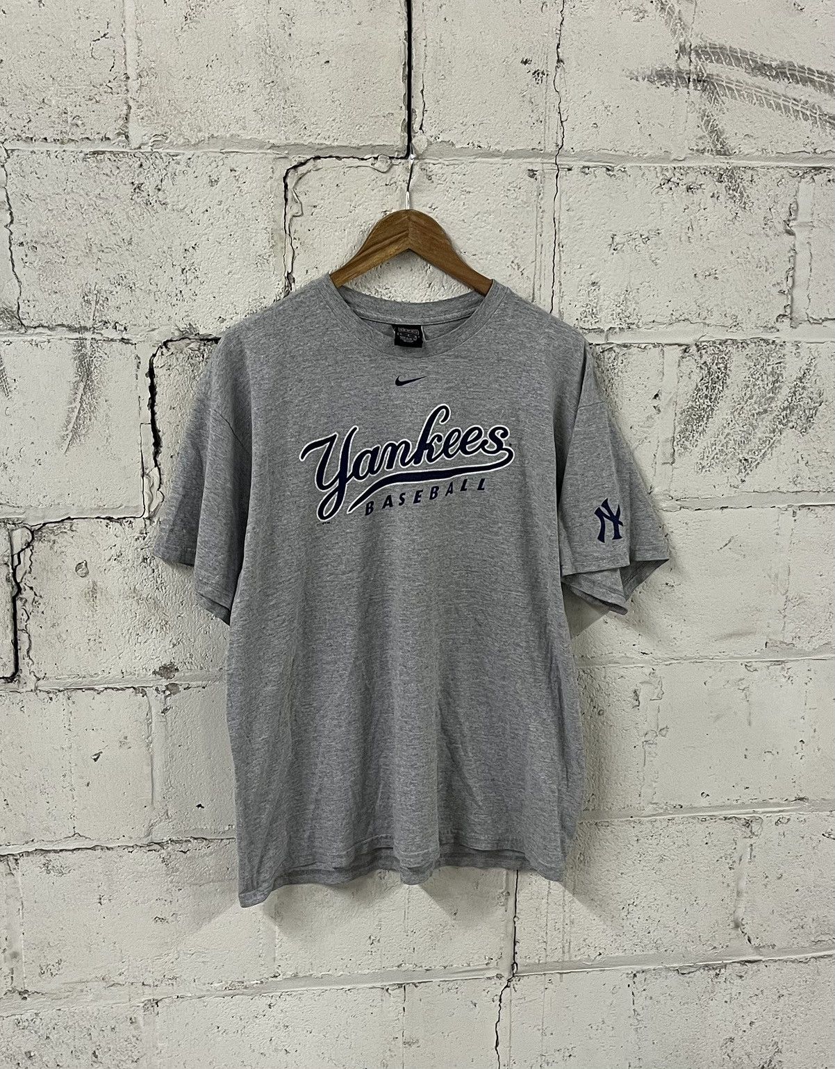 Nike Nike center swoosh NY yankees tee shirt boxy sports hype y2k Size US L / EU 52-54 / 3 - 1 Thumbnail