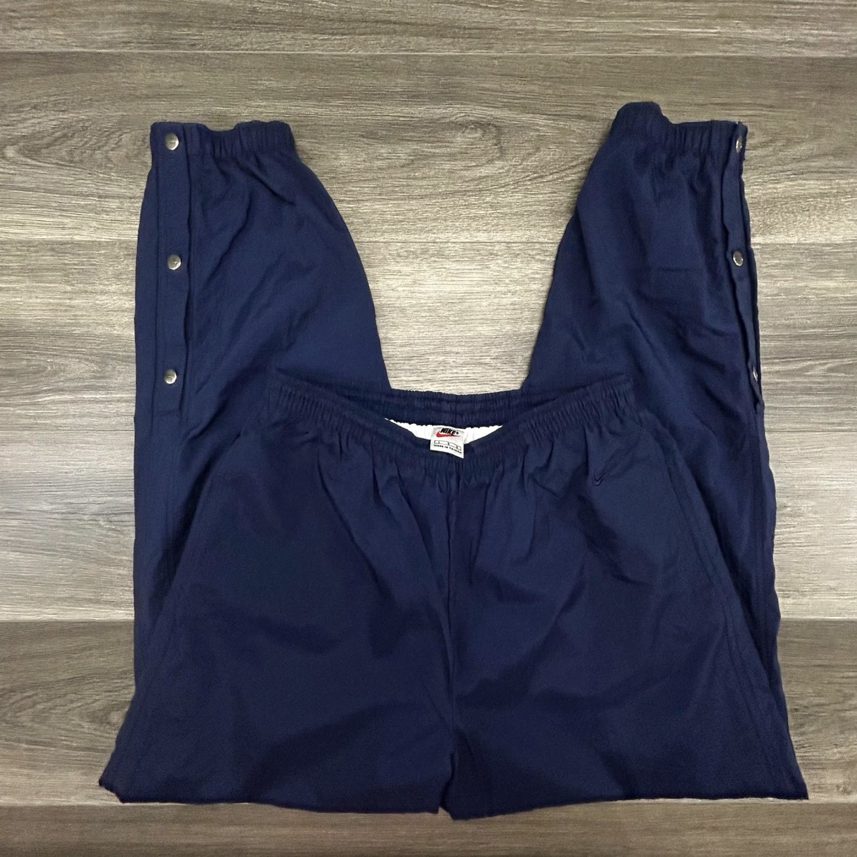 Nike VINTAGE Nike Track Pants Mens L Navy Tearaway Snap Button Nylon Lined 90s Size US 33 - 2 Thumbnail