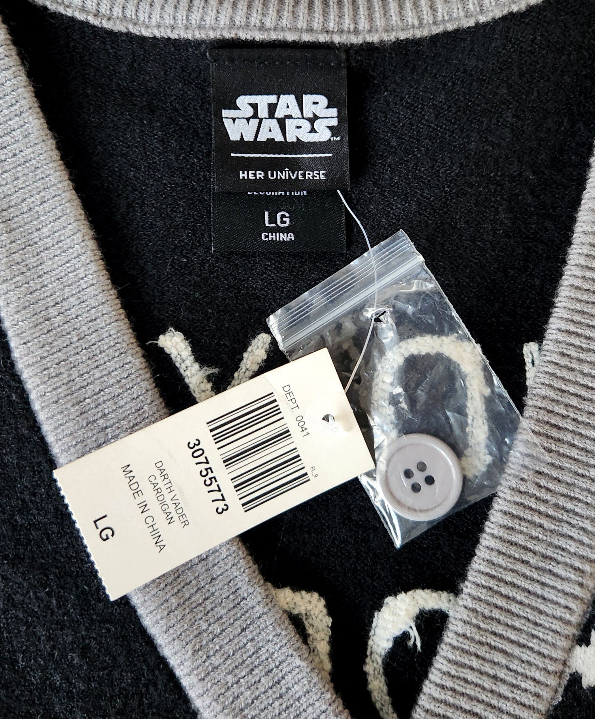 Star Wars Her Universe Star Wars Darth Vader Cardigan Box Lunch large Size US L / EU 52-54 / 3 - 4 Thumbnail