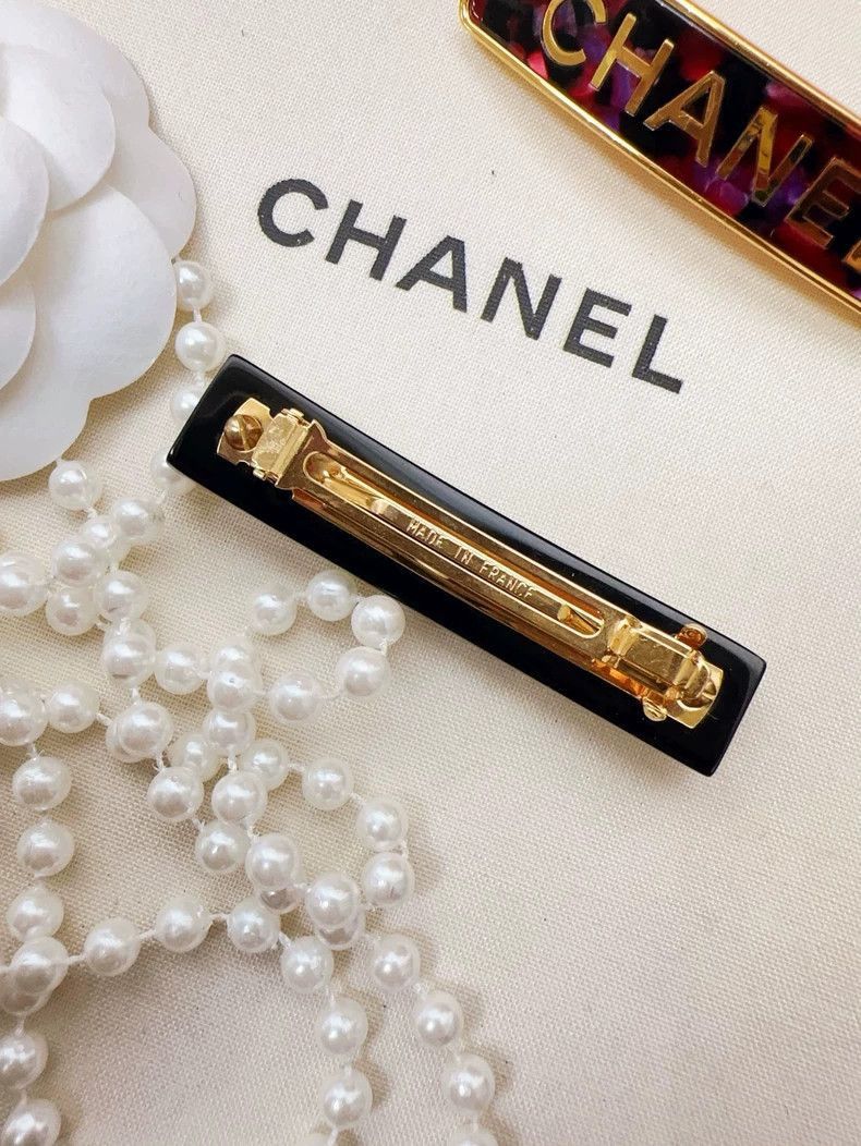Chanel Chanel Green Acrylic Chain Pattern Hair Clip Size ONE SIZE - 5 Thumbnail