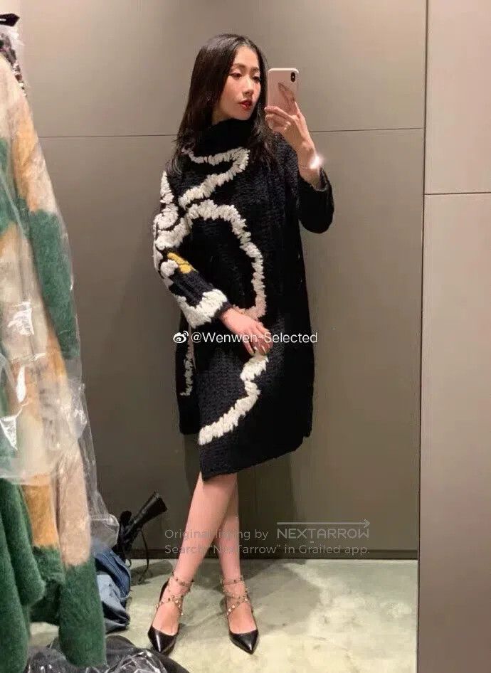 Valentino Valentino Black big flower sweaterBlack big flower crochet Size L / US 10 / IT 46 - 1 Thumbnail