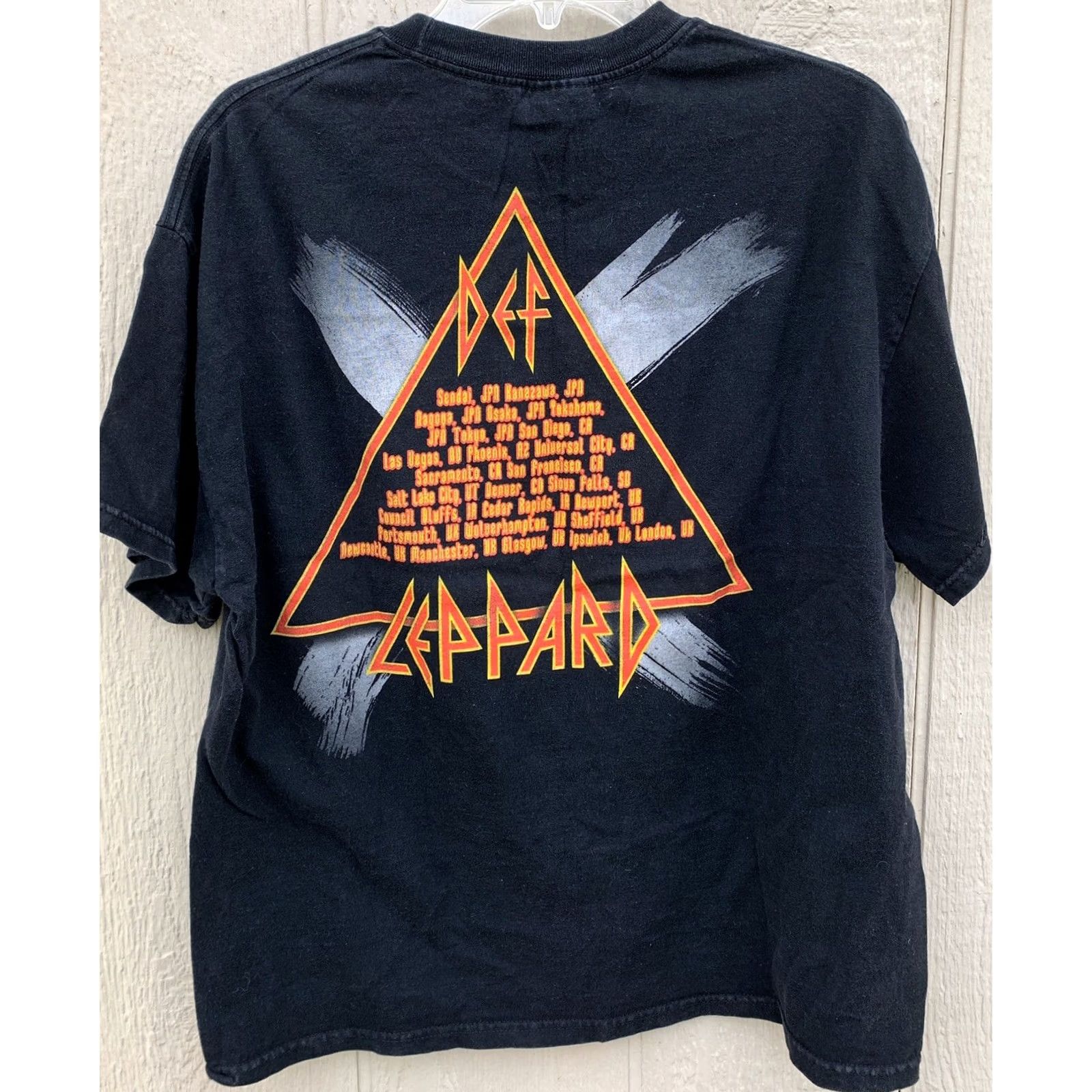 Vintage VINTAGE Def Leppard Tour T Shirt Concert Tee Band XL Black Cotton Graphic Print Mens Size US XL / EU 56 / 4 - 7 Thumbnail