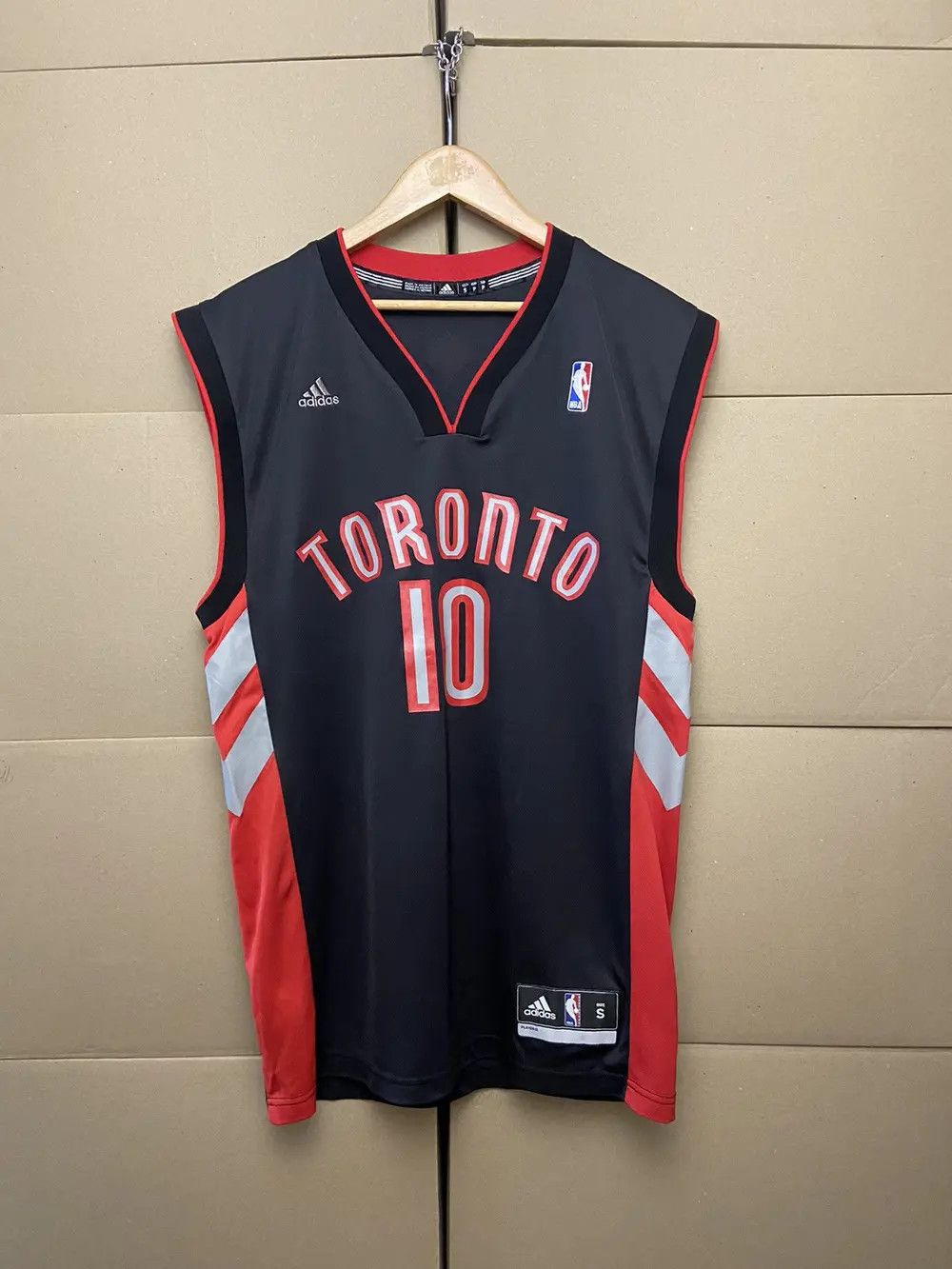 Adidas VINTAGE ADIDAS TORONTO DEROZAN 10 BASKETBALL NBA JERSEY USA Size US S / EU 44-46 / 1 - 2 Thumbnail